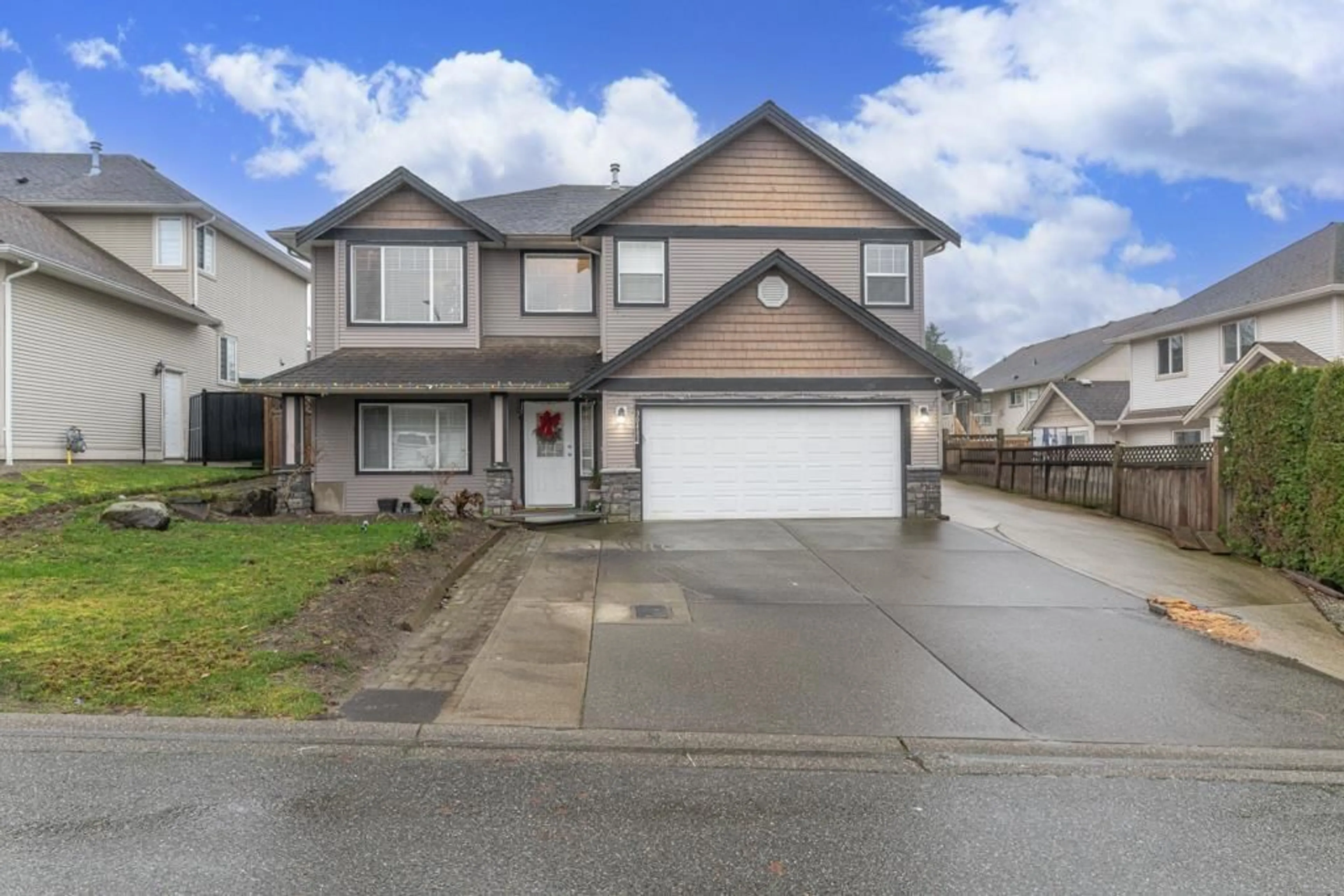 Home with vinyl exterior material, street for 30482 NORTHRIDGE WAY, Abbotsford British Columbia V2T6X7