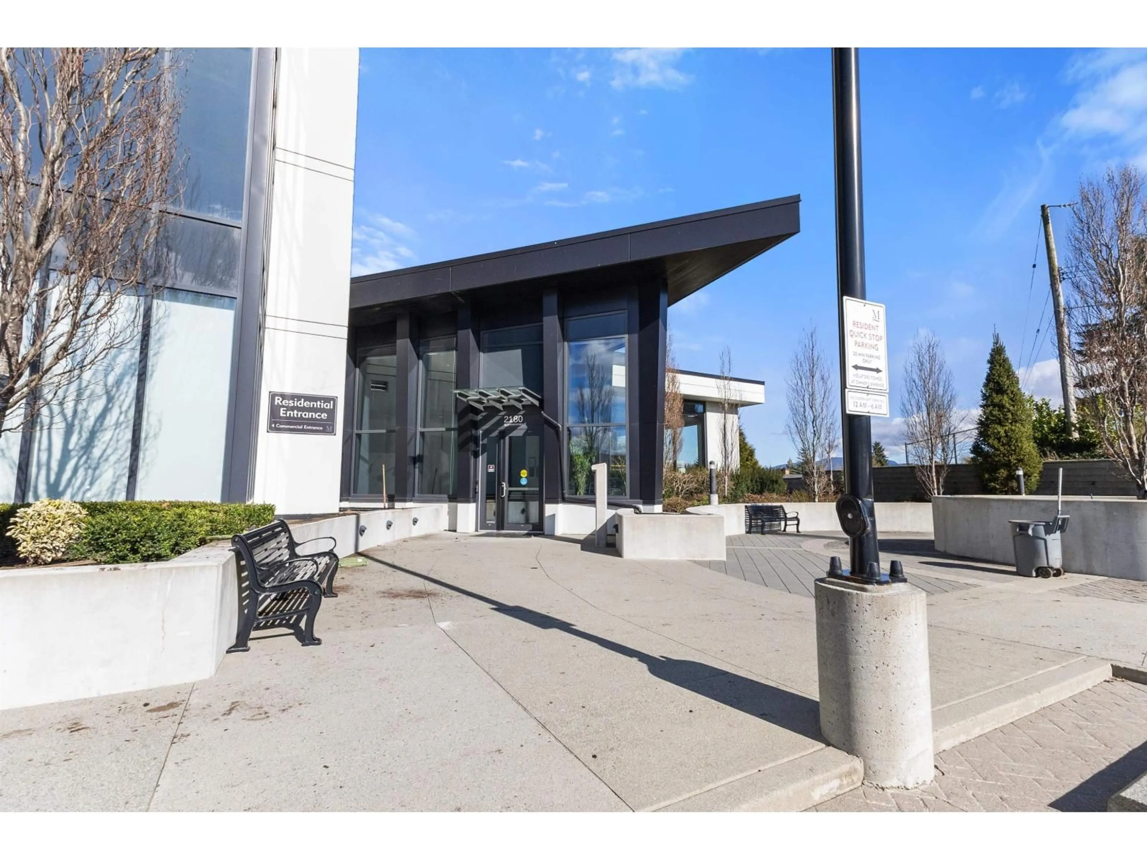 Indoor foyer for 2206 - 2180 GLADWIN ROAD, Abbotsford British Columbia V2S0H4