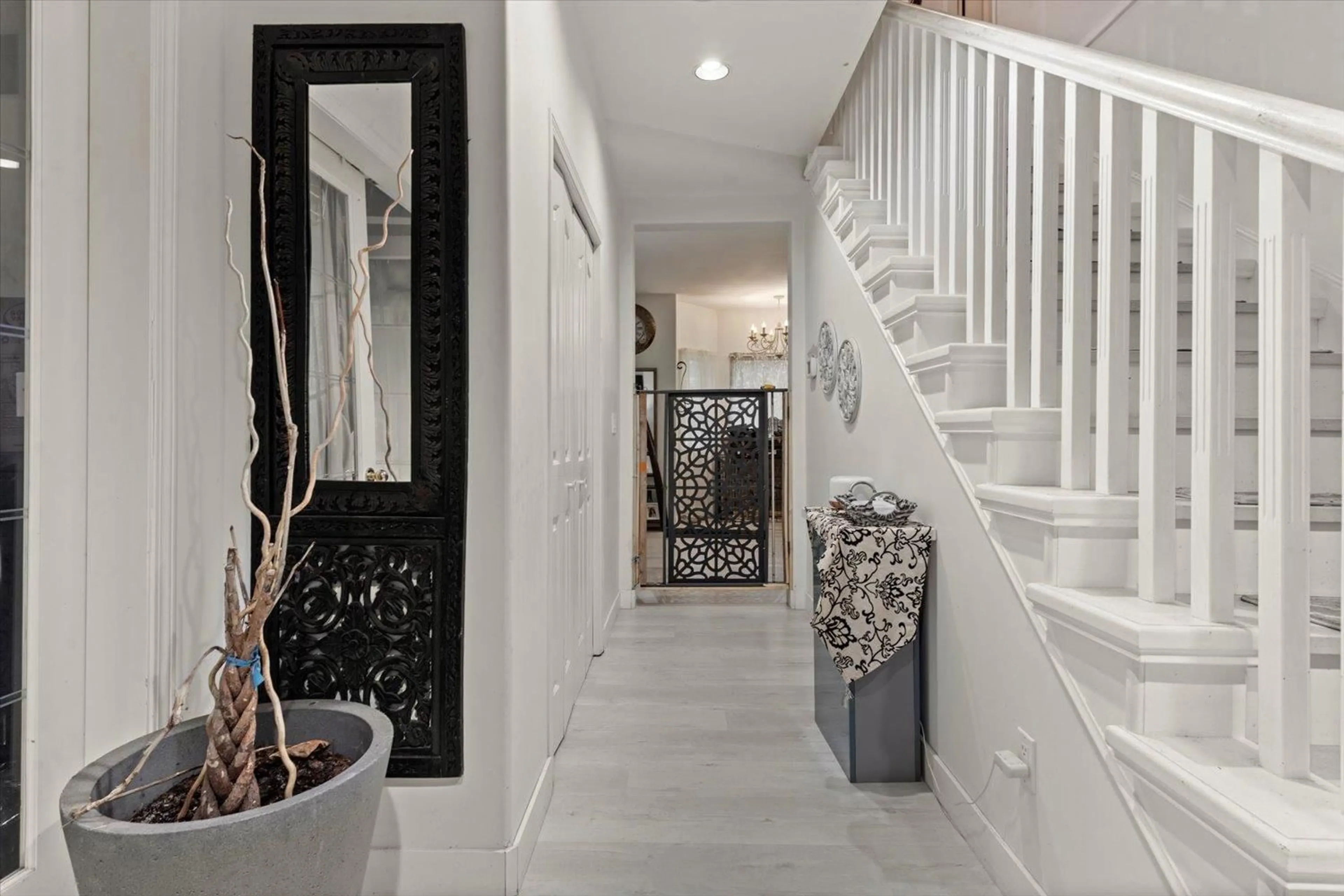 Indoor entryway for 48009 ELK VIEW ROAD, Chilliwack British Columbia V4Z1E1