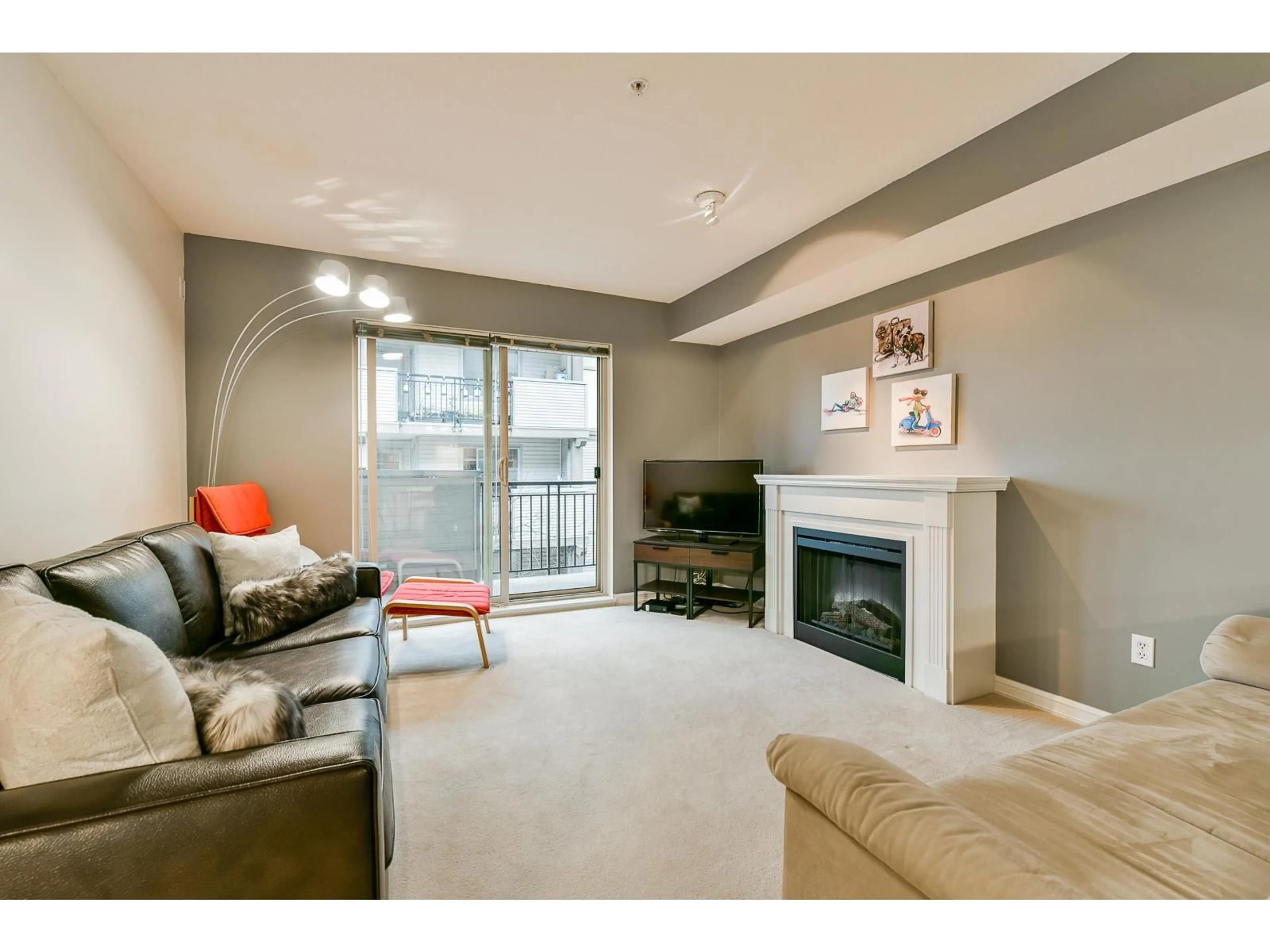 Living room with furniture, unknown for 313 - 10088 148 STREET, Surrey British Columbia V3R3M9