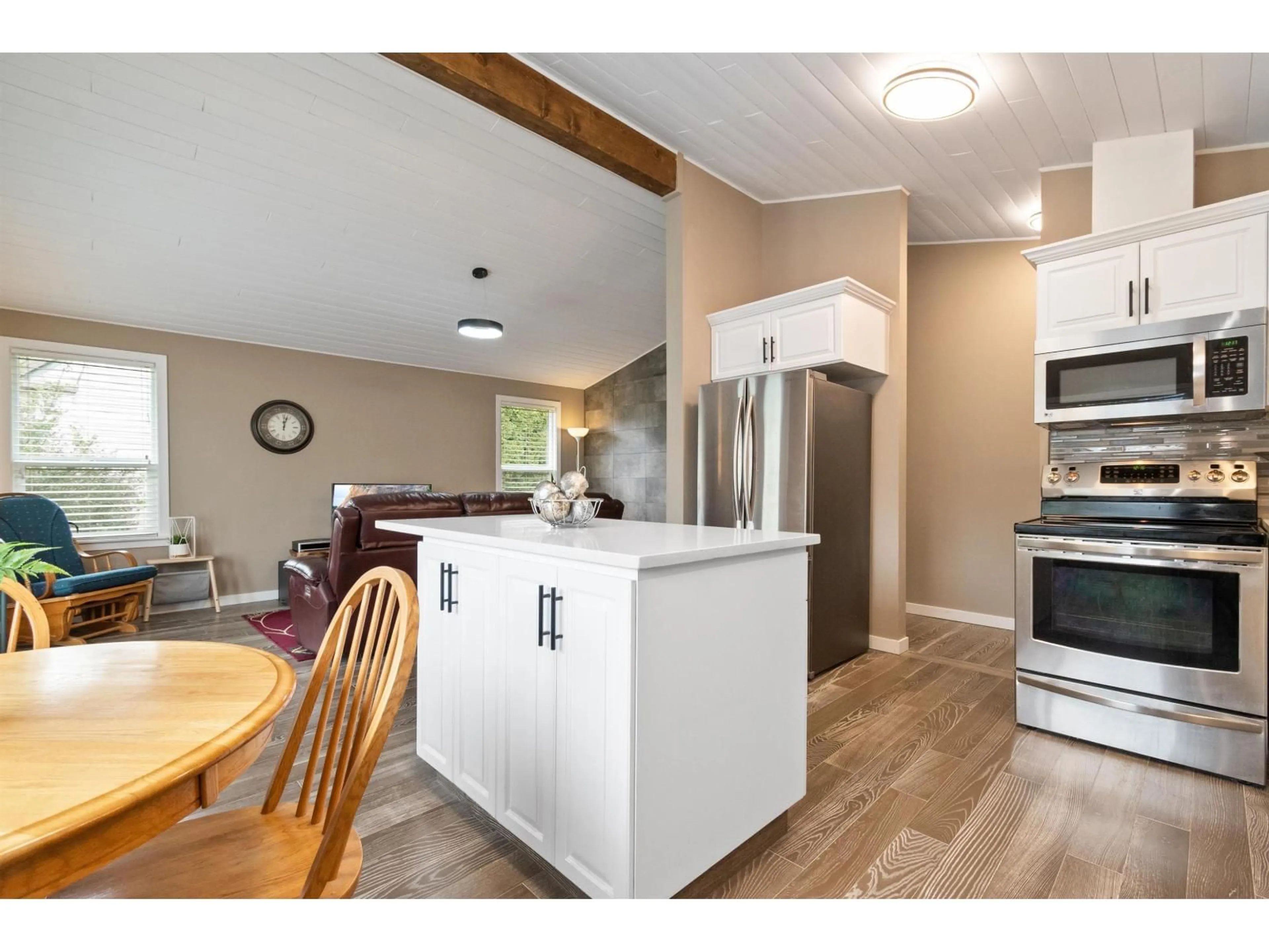 Open concept kitchen, wood/laminate floor for 45258 CRESCENT DRIVE, Chilliwack British Columbia V2P1G6