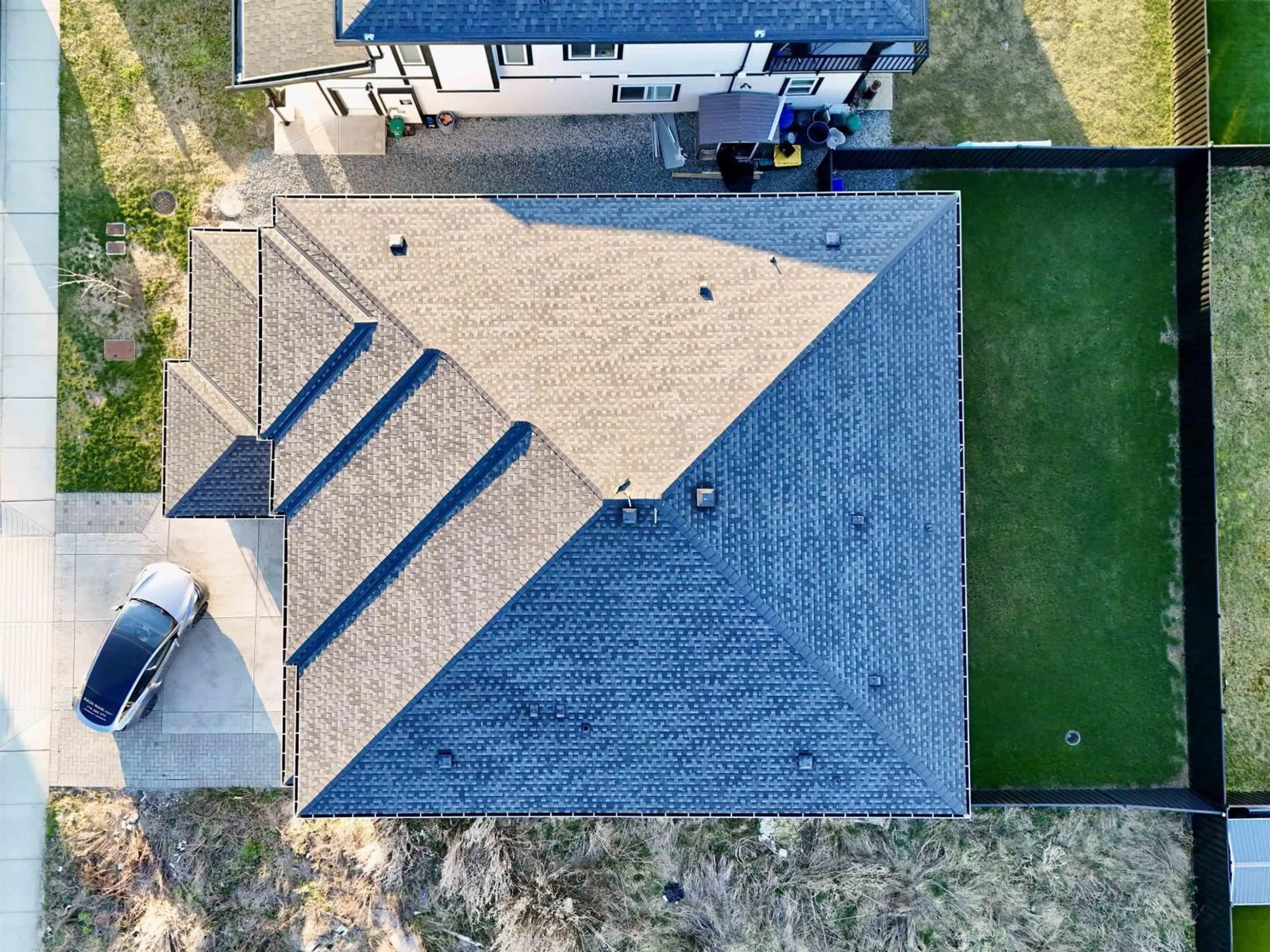 A pic from outside/outdoor area/front of a property/back of a property/a pic from drone, street for 32689 CARTER AVENUE, Mission British Columbia V4S0E6