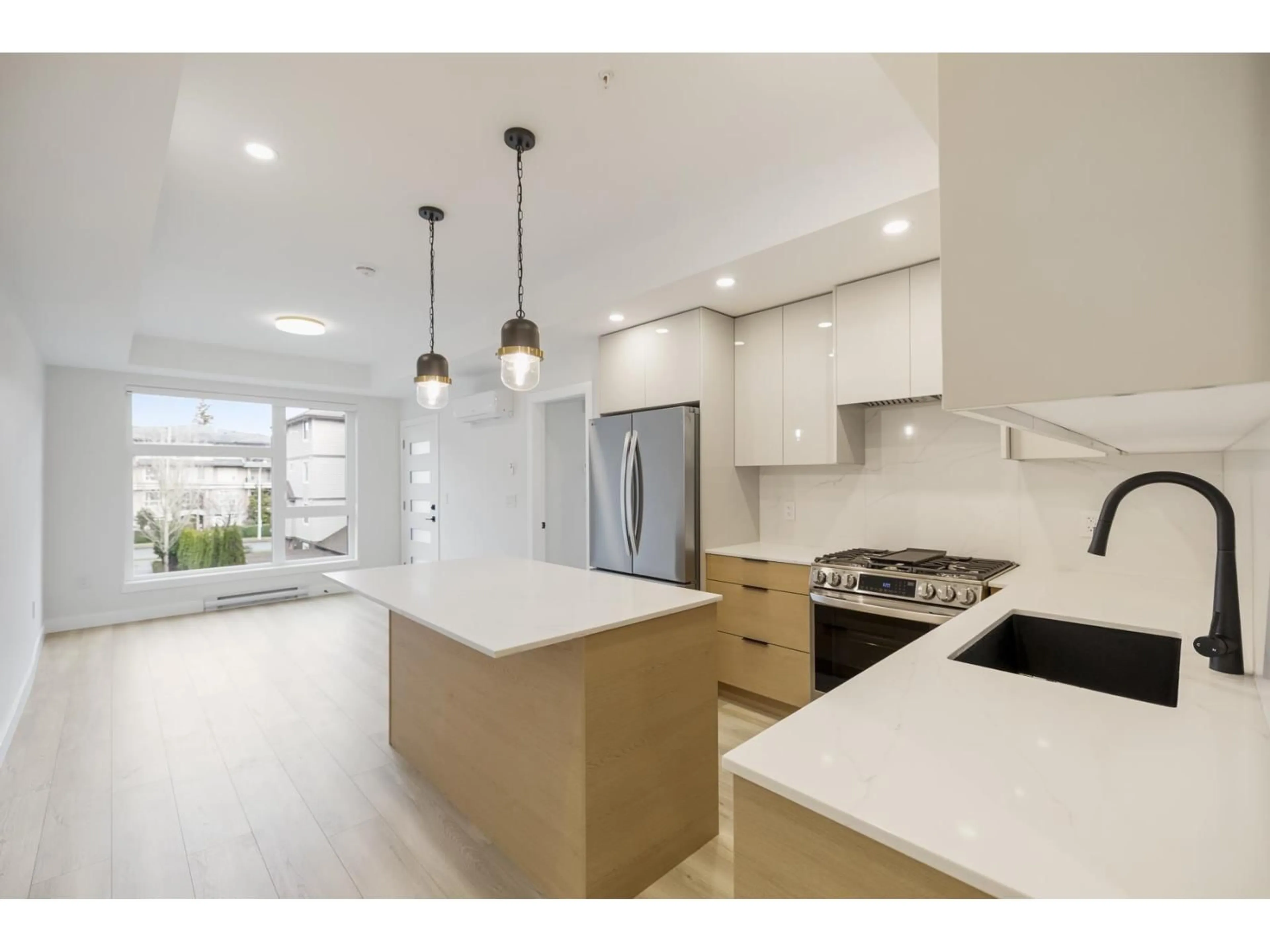 Open concept kitchen, unknown for 203 - 15353 17 AVENUE, Surrey British Columbia V4A1T8