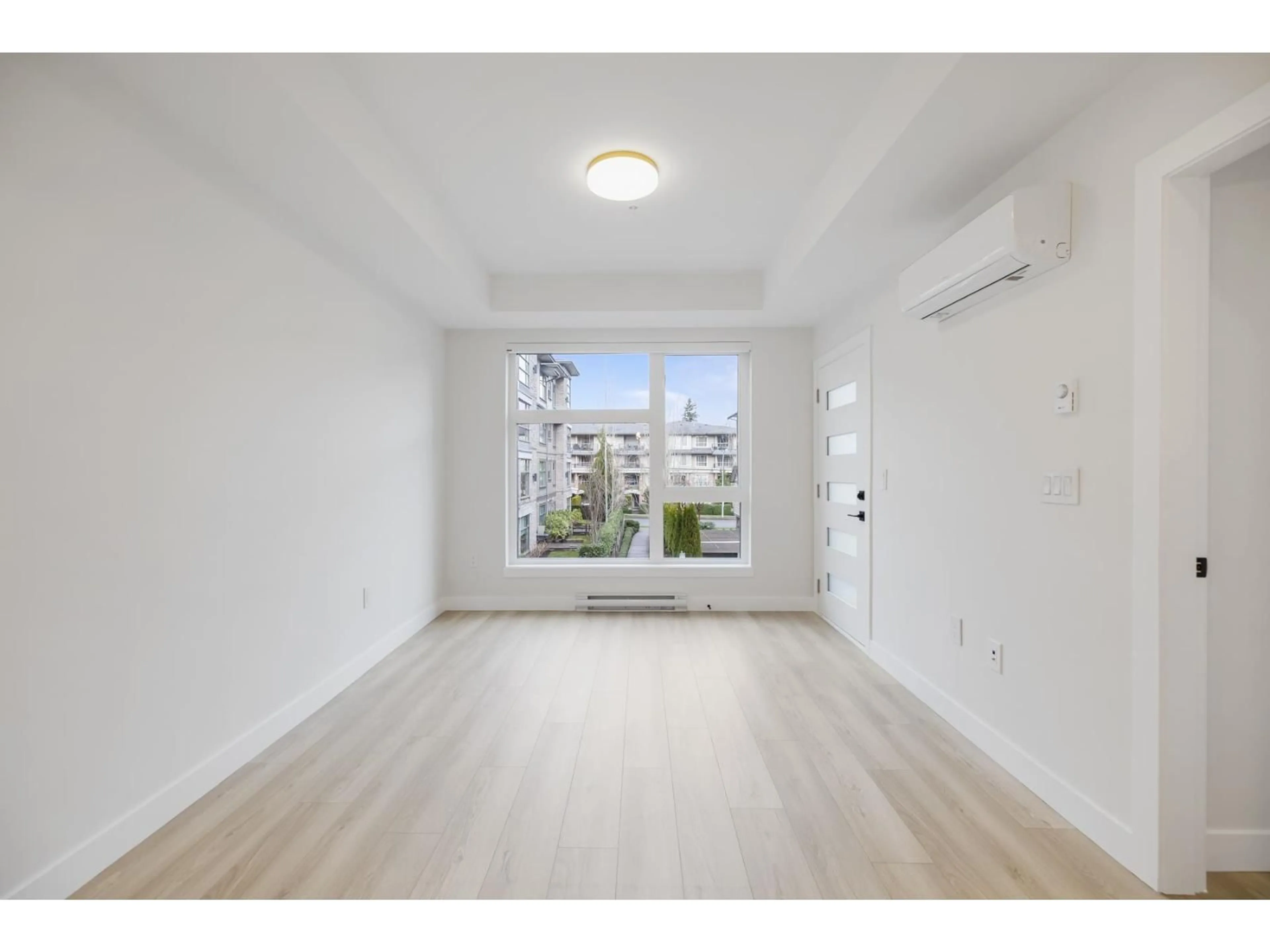 A pic of a room for 203 - 15353 17 AVENUE, Surrey British Columbia V4A1T8