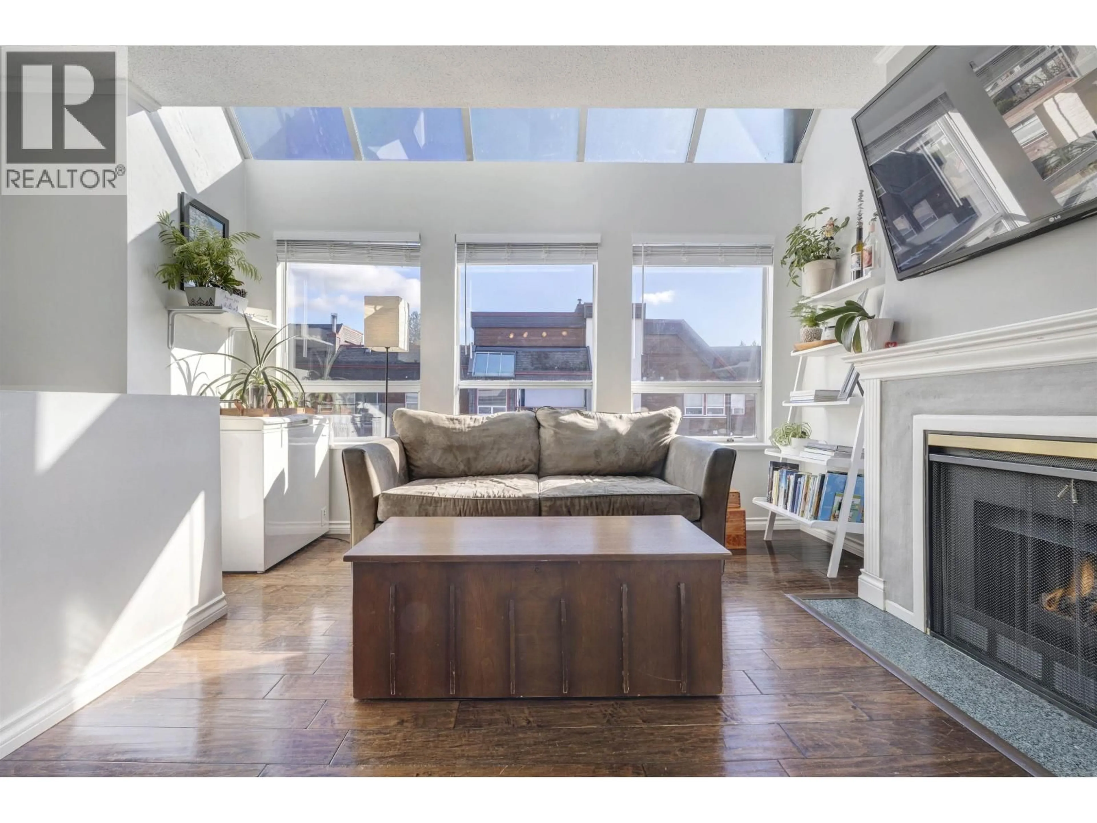 Living room with furniture, wood/laminate floor for 309 - 3721 DELBROOK AVENUE, North Vancouver British Columbia V7N3Z4