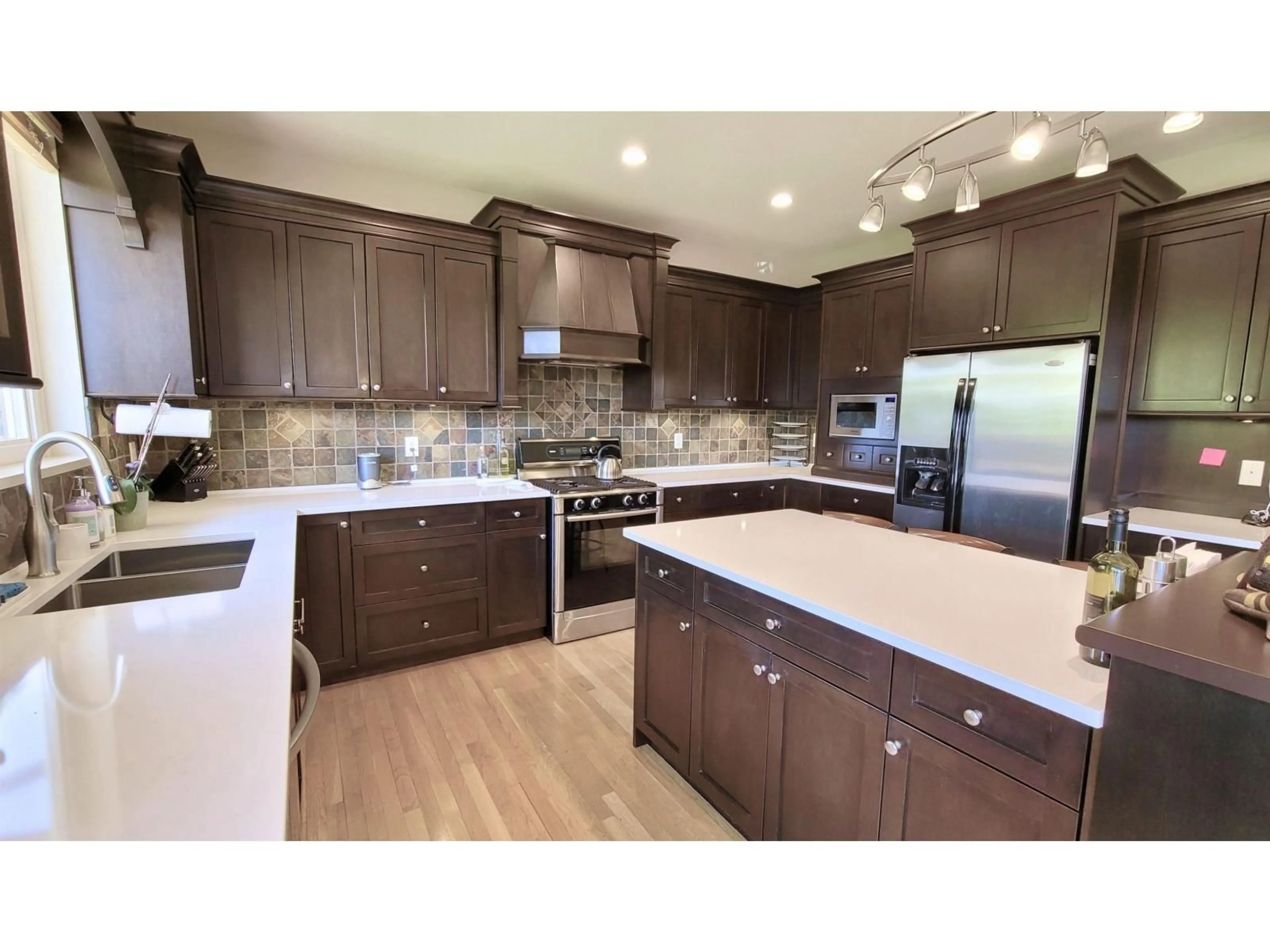 Contemporary kitchen, unknown for 15974 BUENA VISTA AVENUE AVENUE, White Rock British Columbia V4B2A5