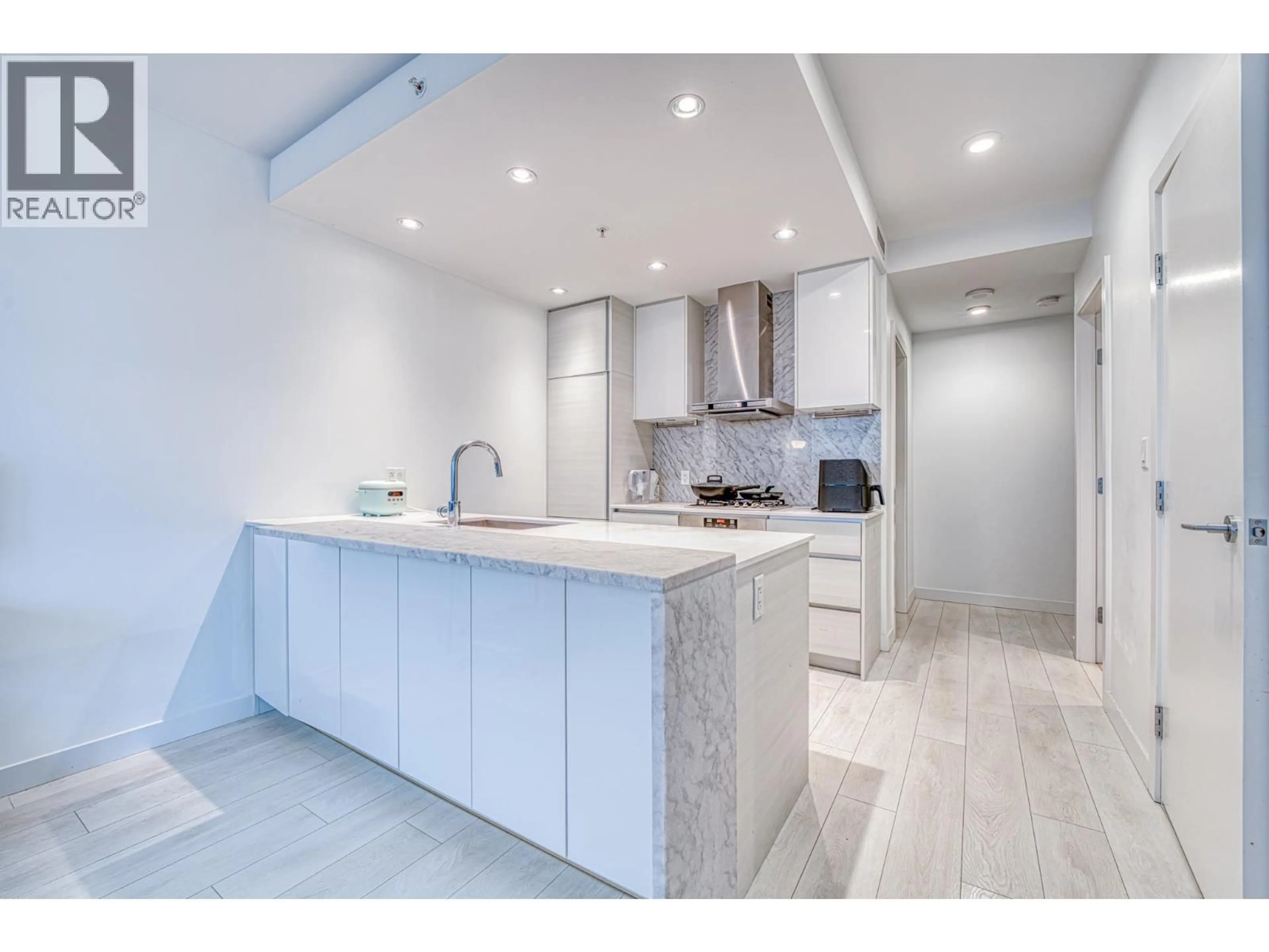 Open concept kitchen, ceramic/tile floor for 1711 - 6098 STATION STREET, Burnaby British Columbia V5H0H4