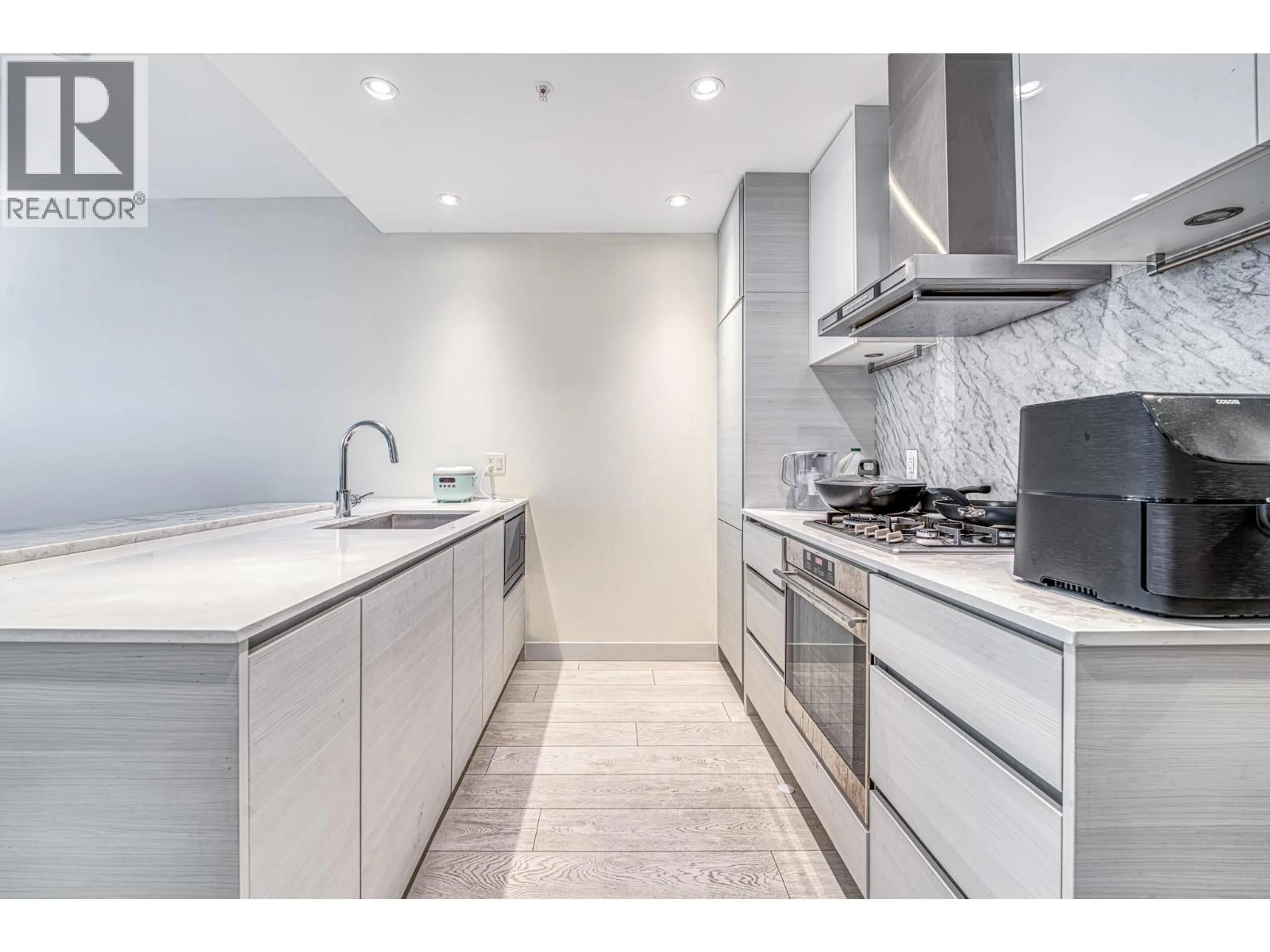 Unknown for 1711 - 6098 STATION STREET, Burnaby British Columbia V5H0H4