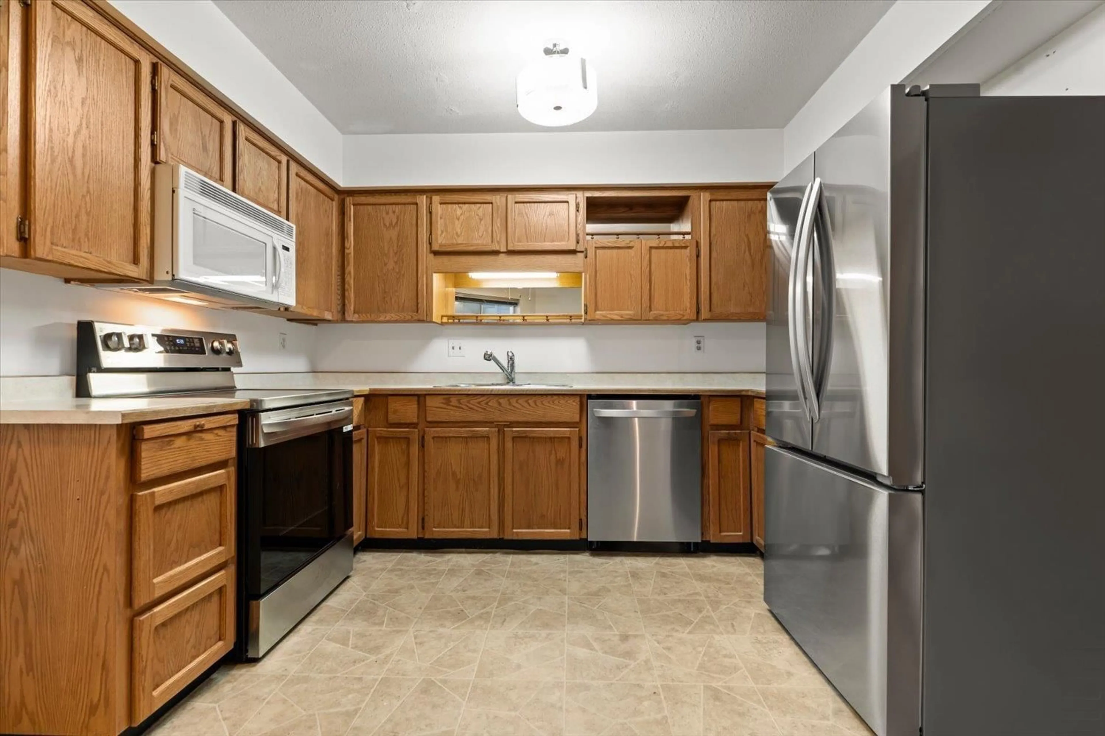 Standard kitchen, unknown for 2 - 3055 TRAFALGAR STREET, Abbotsford British Columbia V2S7X8