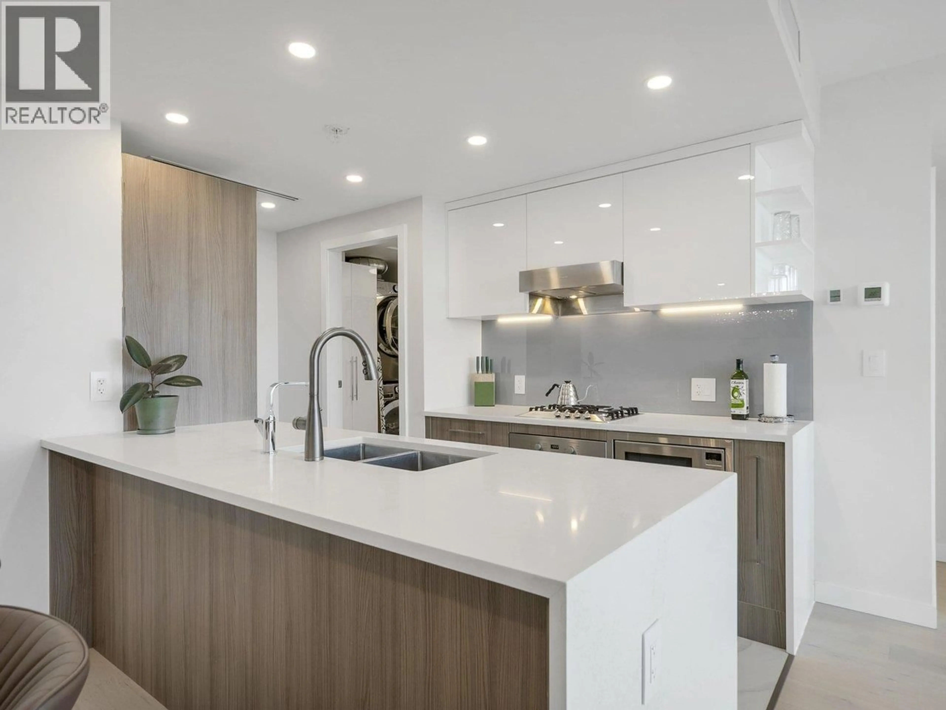 Contemporary kitchen, ceramic/tile floor for 1106 - 2221 30TH AVENUE, Vancouver British Columbia V5N0G6