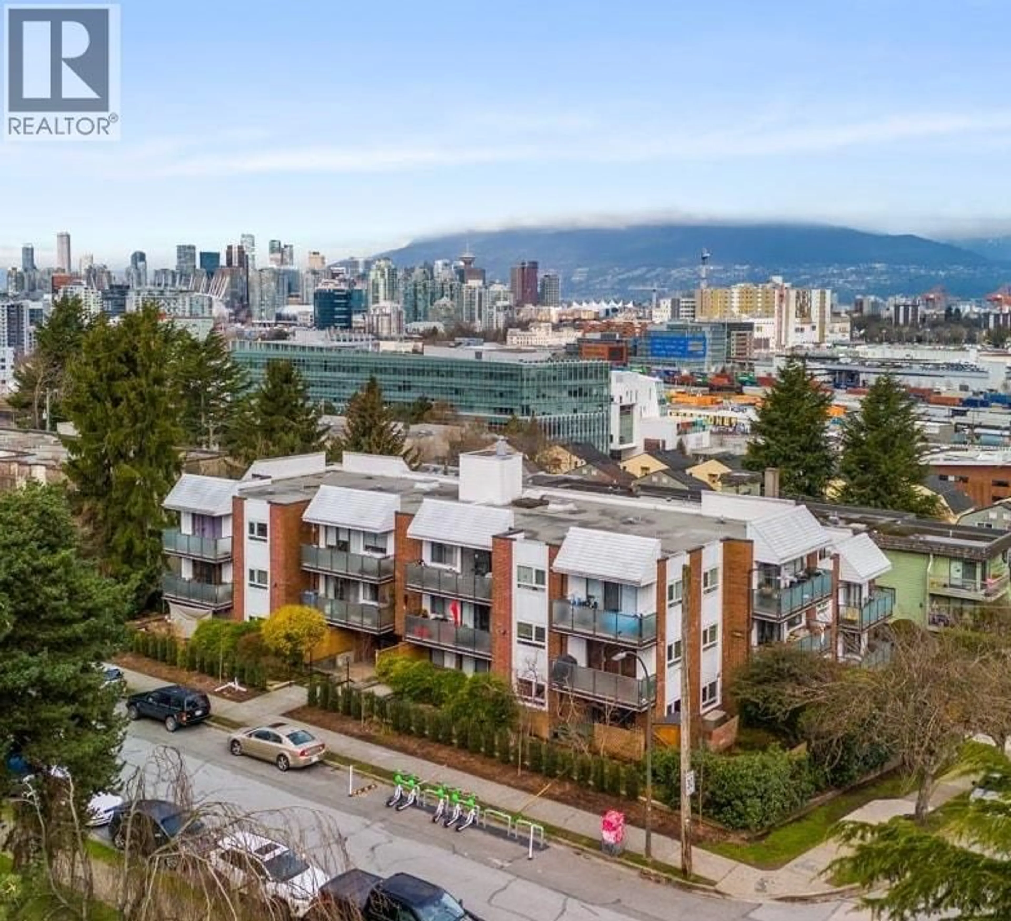 A pic from outside/outdoor area/front of a property/back of a property/a pic from drone, city buildings view from balcony for 314 - 665 6TH AVENUE, Vancouver British Columbia V5T4J3