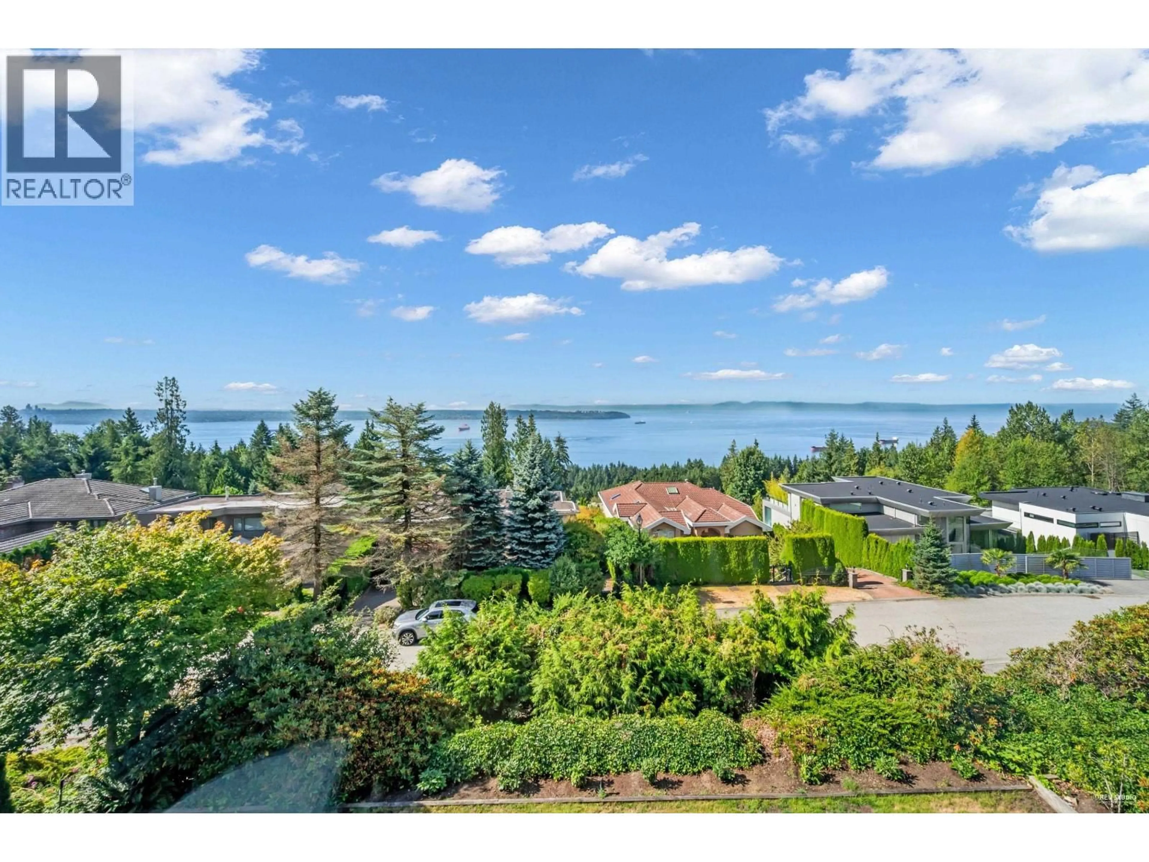 A pic from outside/outdoor area/front of a property/back of a property/a pic from drone, water/lake/river/ocean view for 2662 CHELSEA PLACE, West Vancouver British Columbia V7S3E5