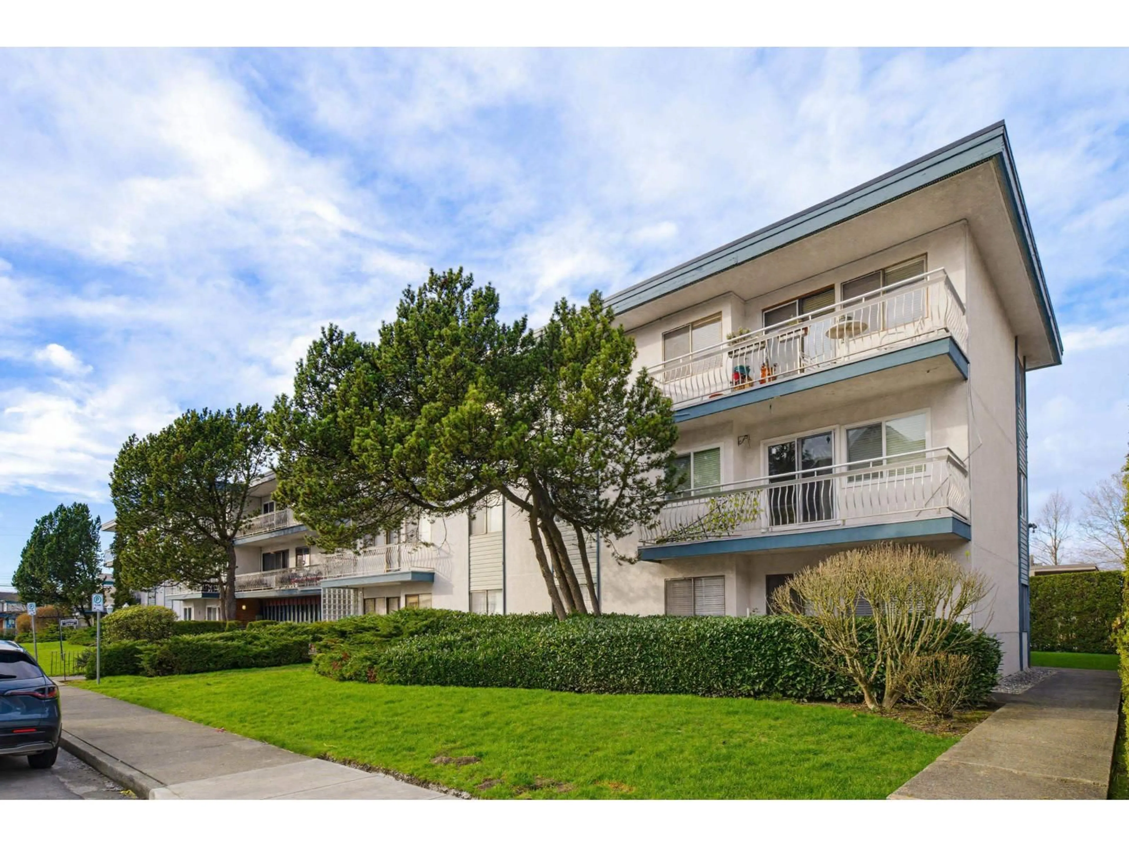 Patio, unknown for 325 - 17707 57A AVENUE, Surrey British Columbia V3S1J2