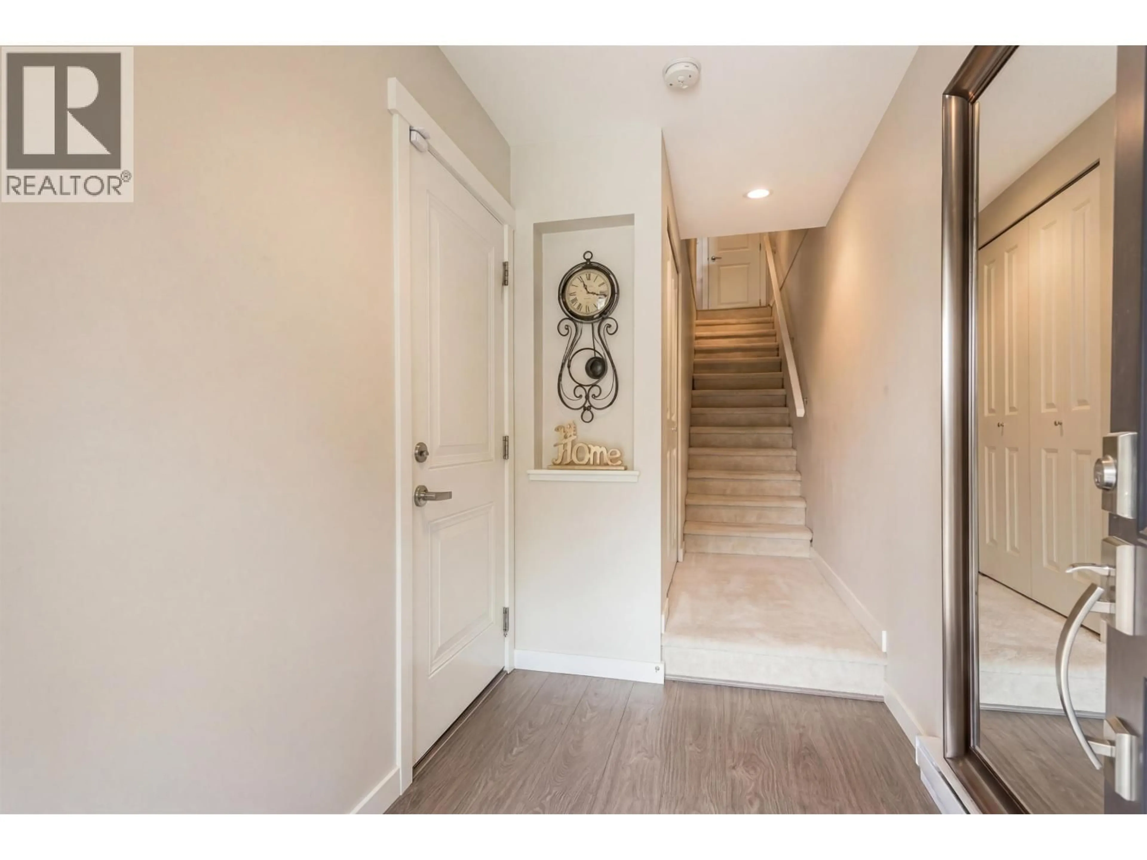 Indoor entryway for 10 - 3461 PRINCETON AVENUE, Coquitlam British Columbia V3E0M2