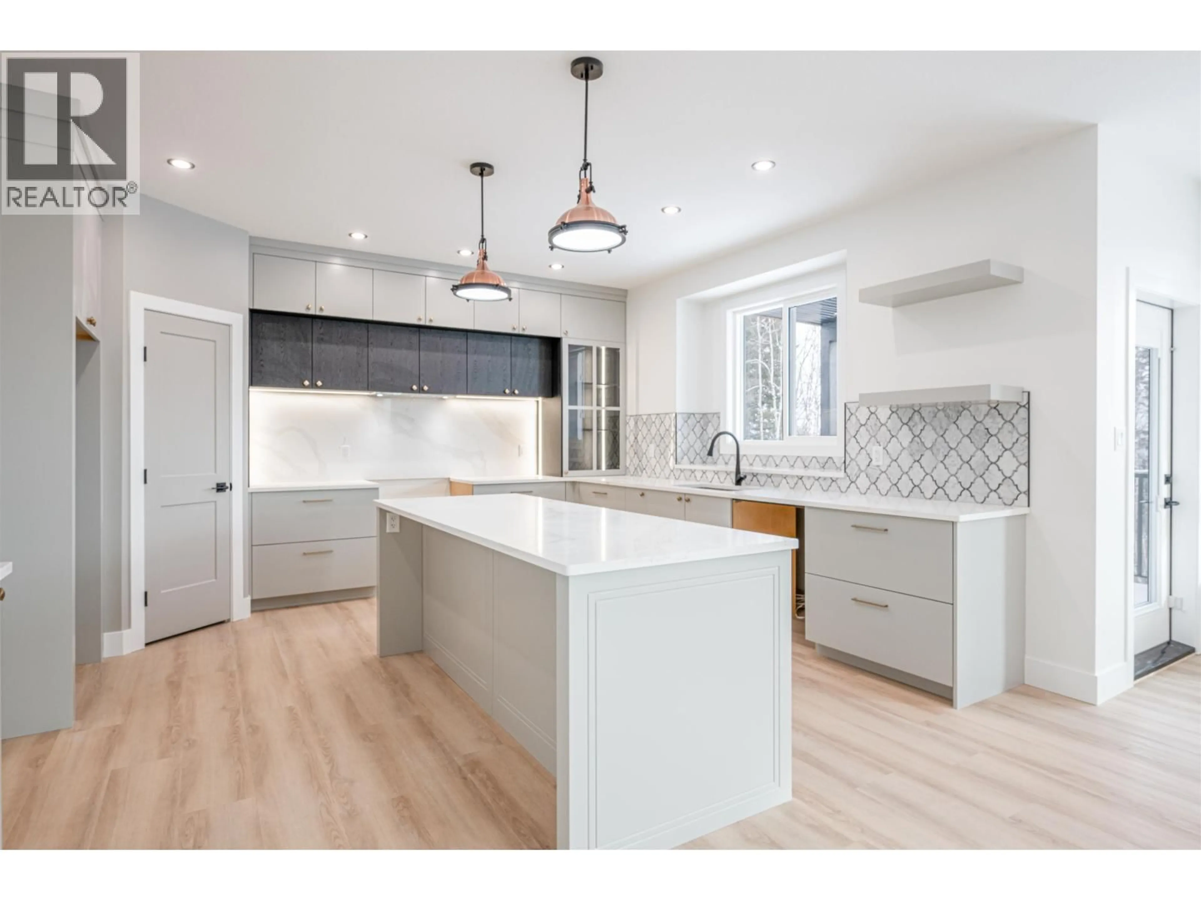 Open concept kitchen, unknown for 3930 ESTABROOK COURT, Prince George British Columbia V2N0G3