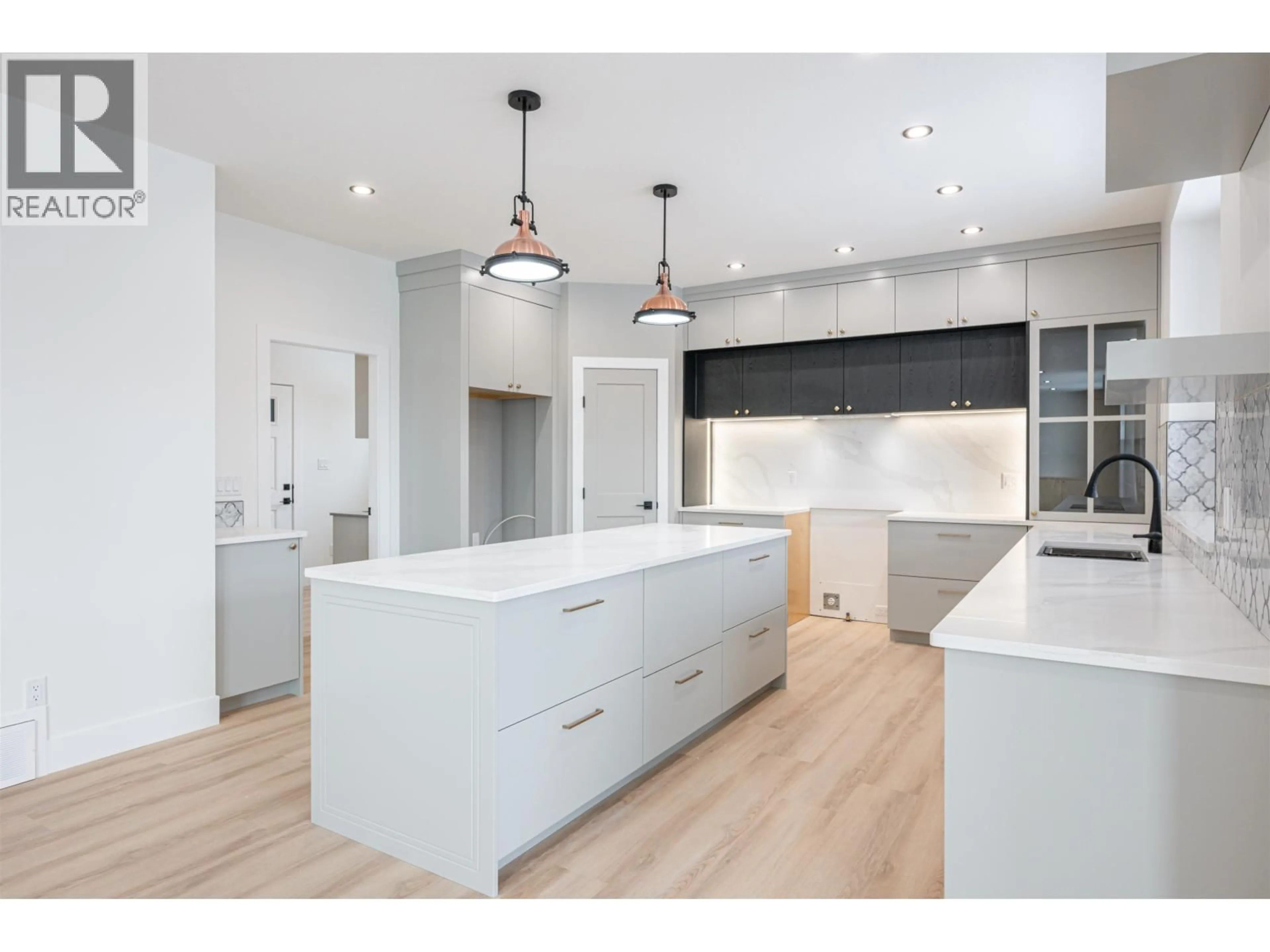 Open concept kitchen, unknown for 3930 ESTABROOK COURT, Prince George British Columbia V2N0G3