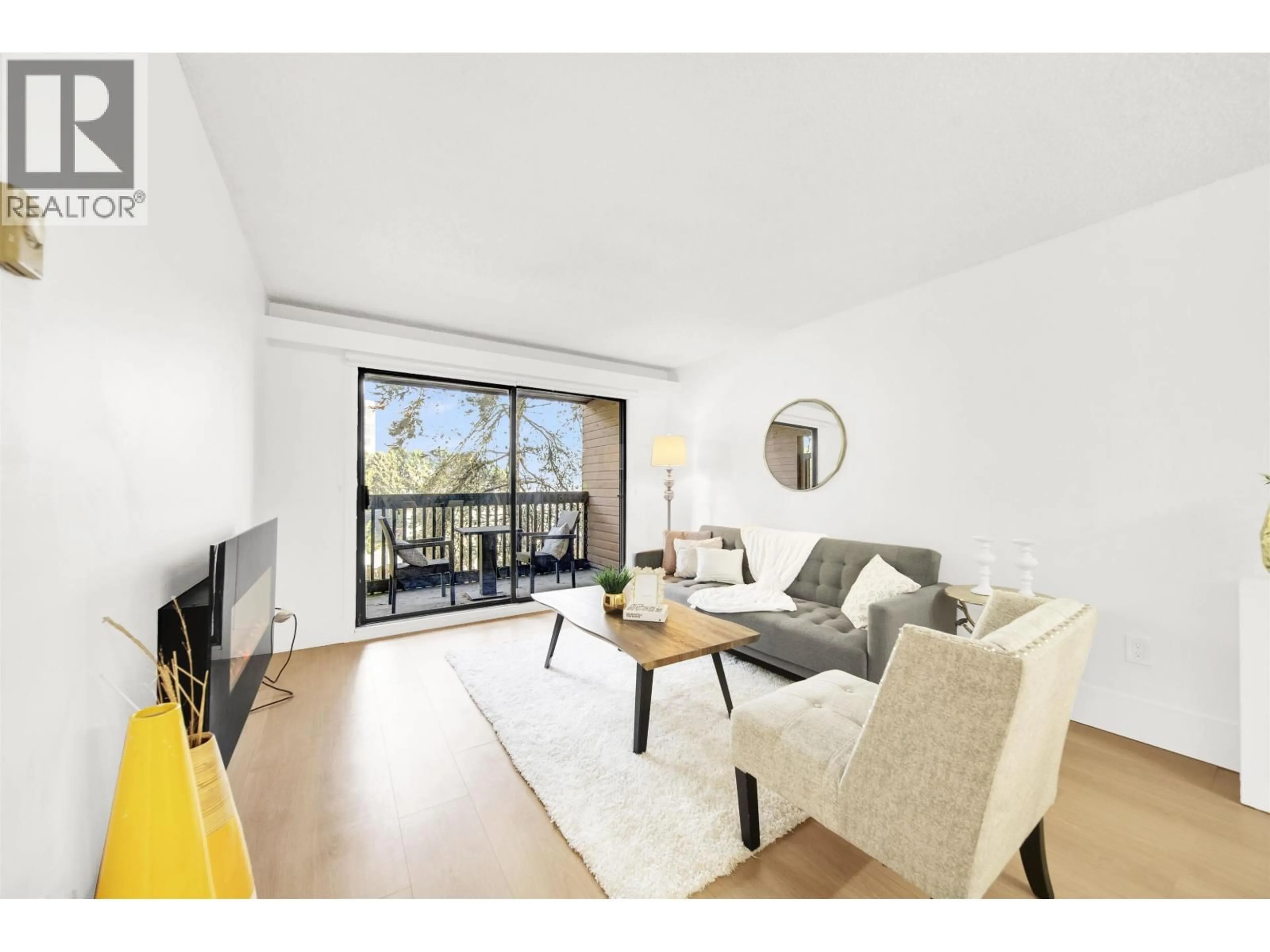 Living room with furniture, wood/laminate floor for 207 - 37 AGNES STREET, New Westminster British Columbia V3L5G9