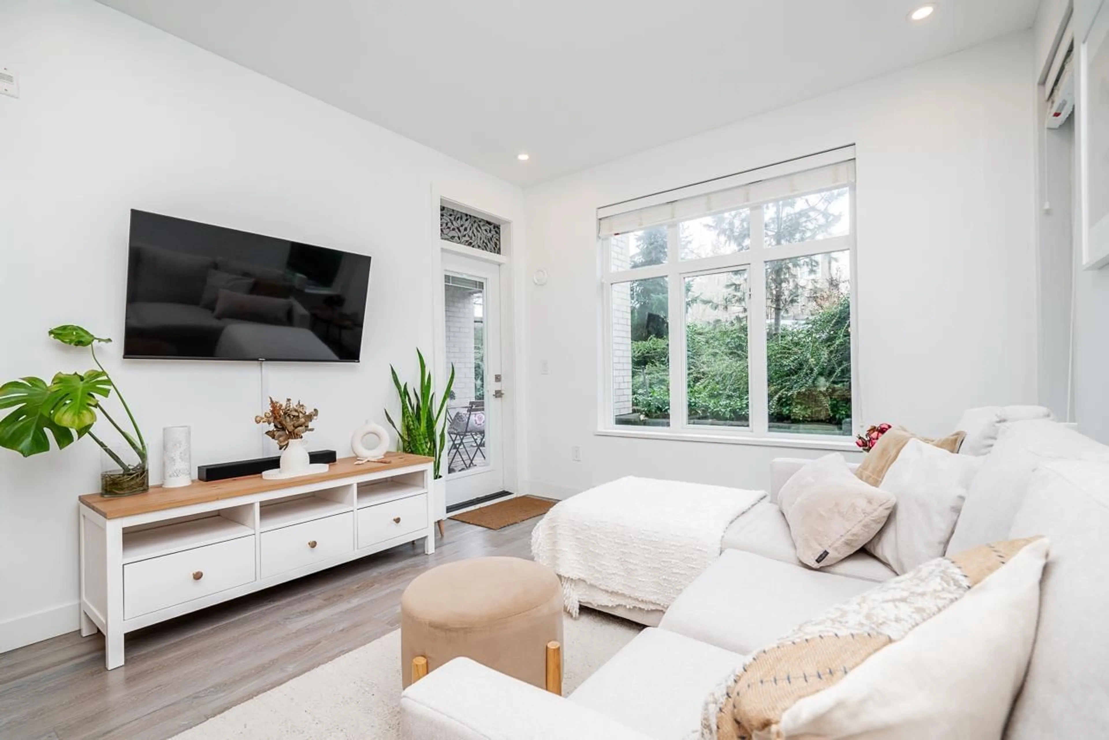 Living room with furniture, wood/laminate floor for 108 - 15436 31 AVENUE, Surrey British Columbia V3Z1H3