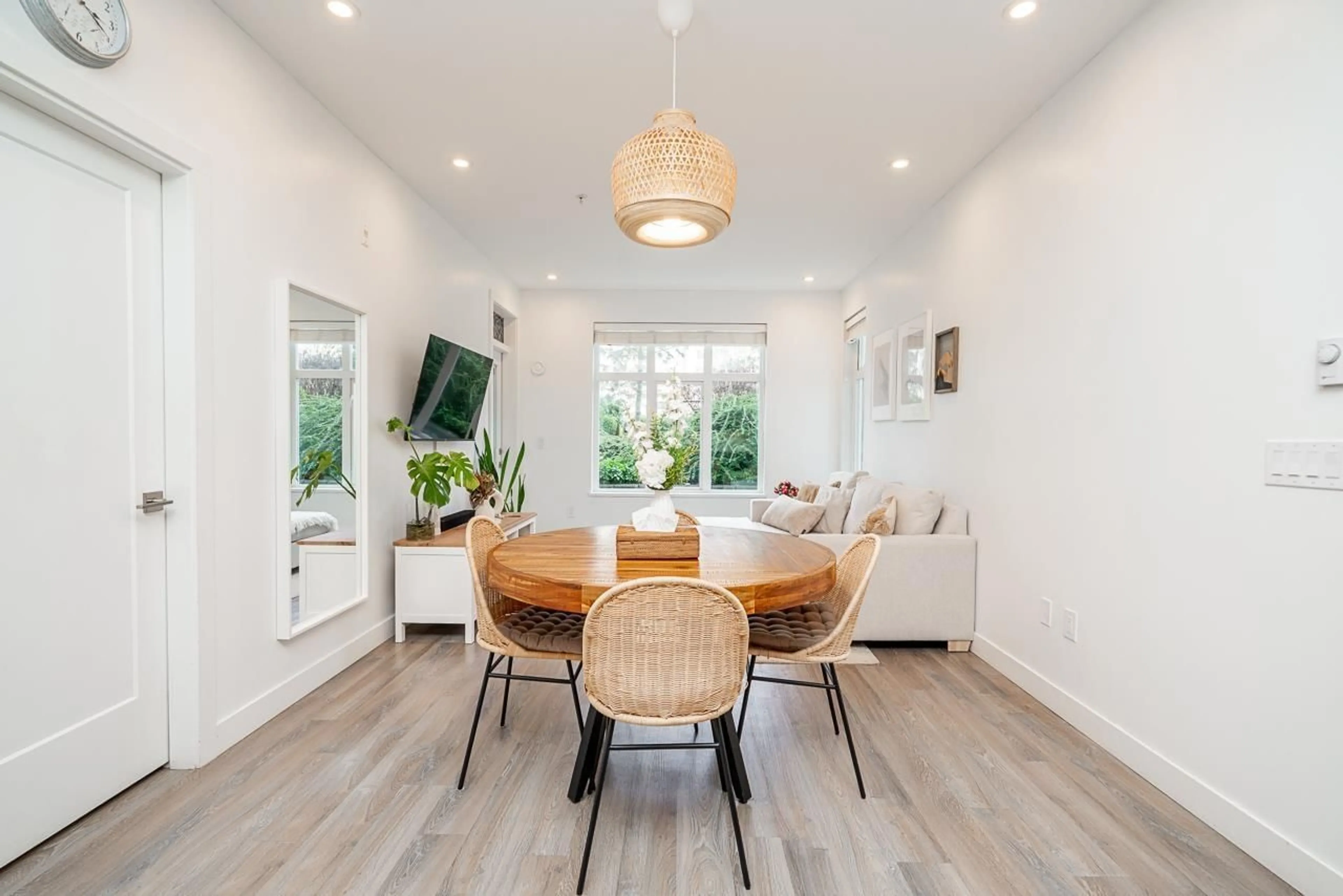 Dining room, wood/laminate floor for 108 - 15436 31 AVENUE, Surrey British Columbia V3Z1H3