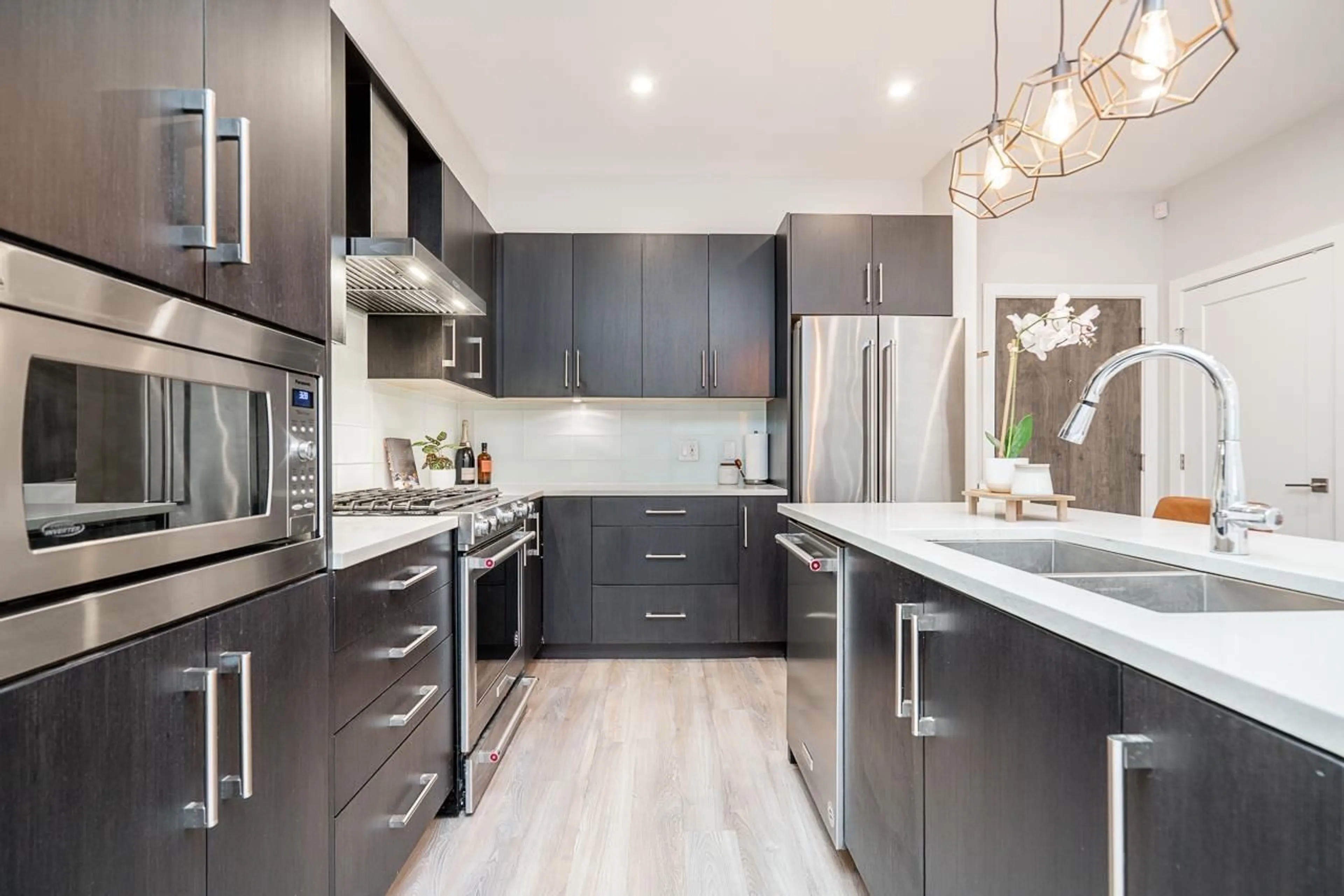 Contemporary kitchen, unknown for 108 - 15436 31 AVENUE, Surrey British Columbia V3Z1H3