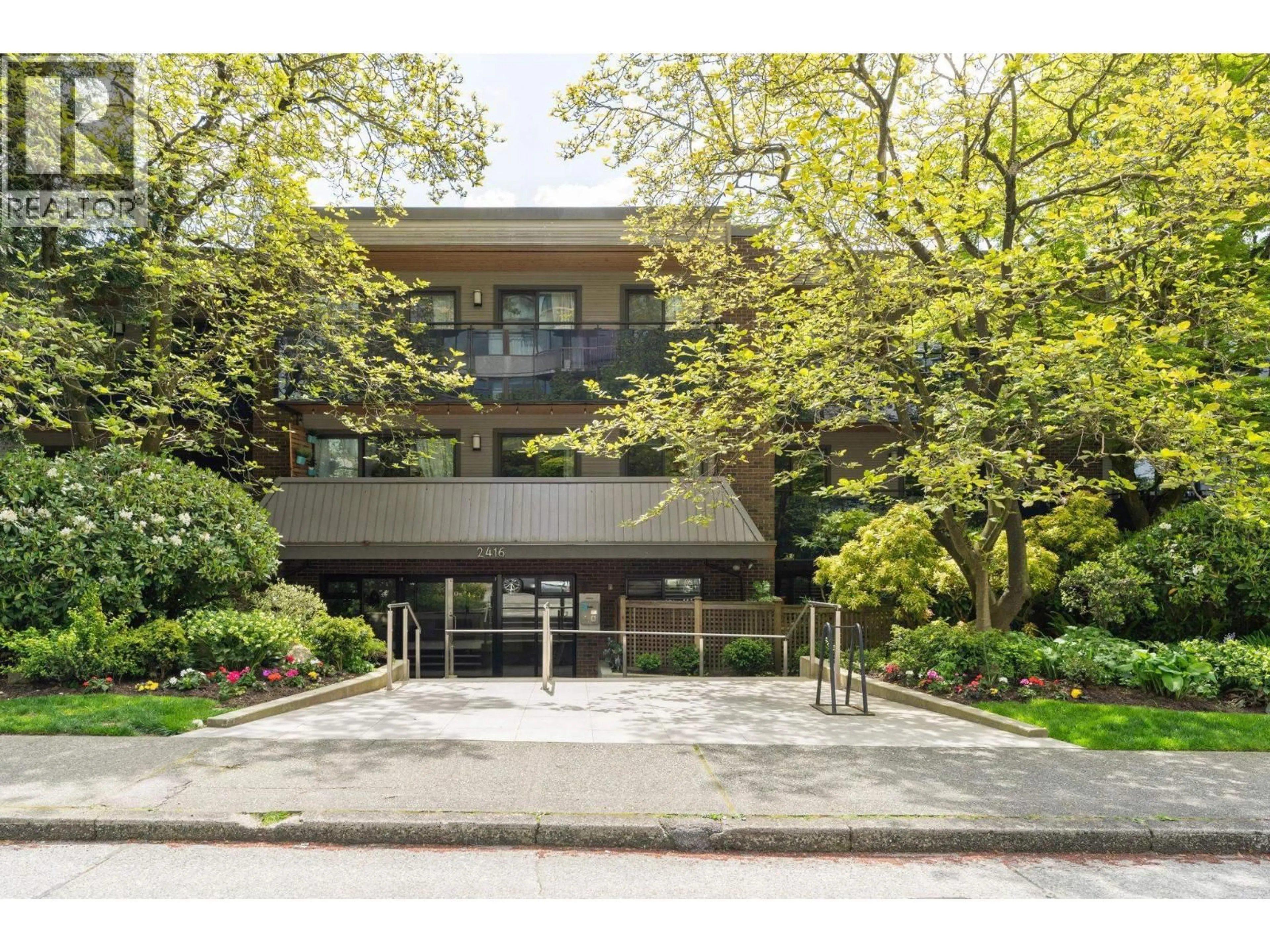 Indoor foyer for 310 - 2416 WEST 3RD AVENUE, Vancouver British Columbia V6K1L8