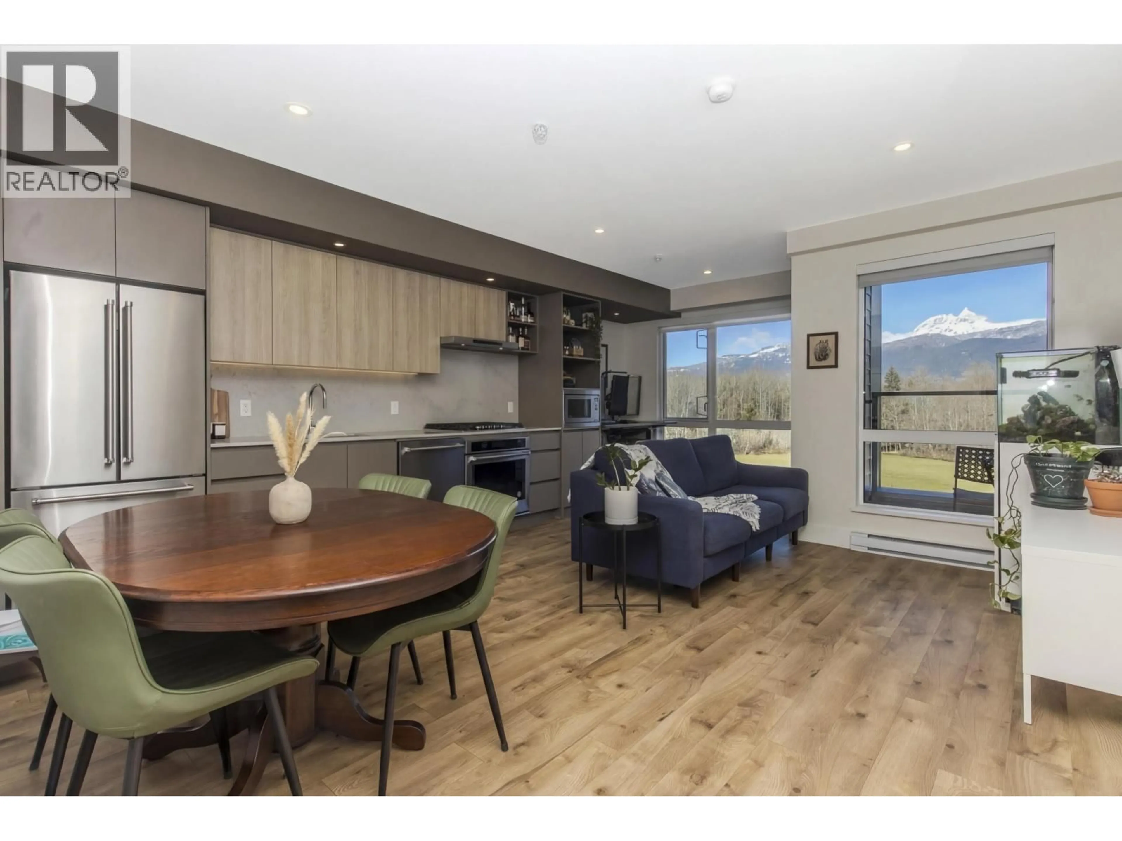 Open concept kitchen, wood/laminate floor for 610 - 38362 BUCKLEY AVENUE, Squamish British Columbia V8B0J8