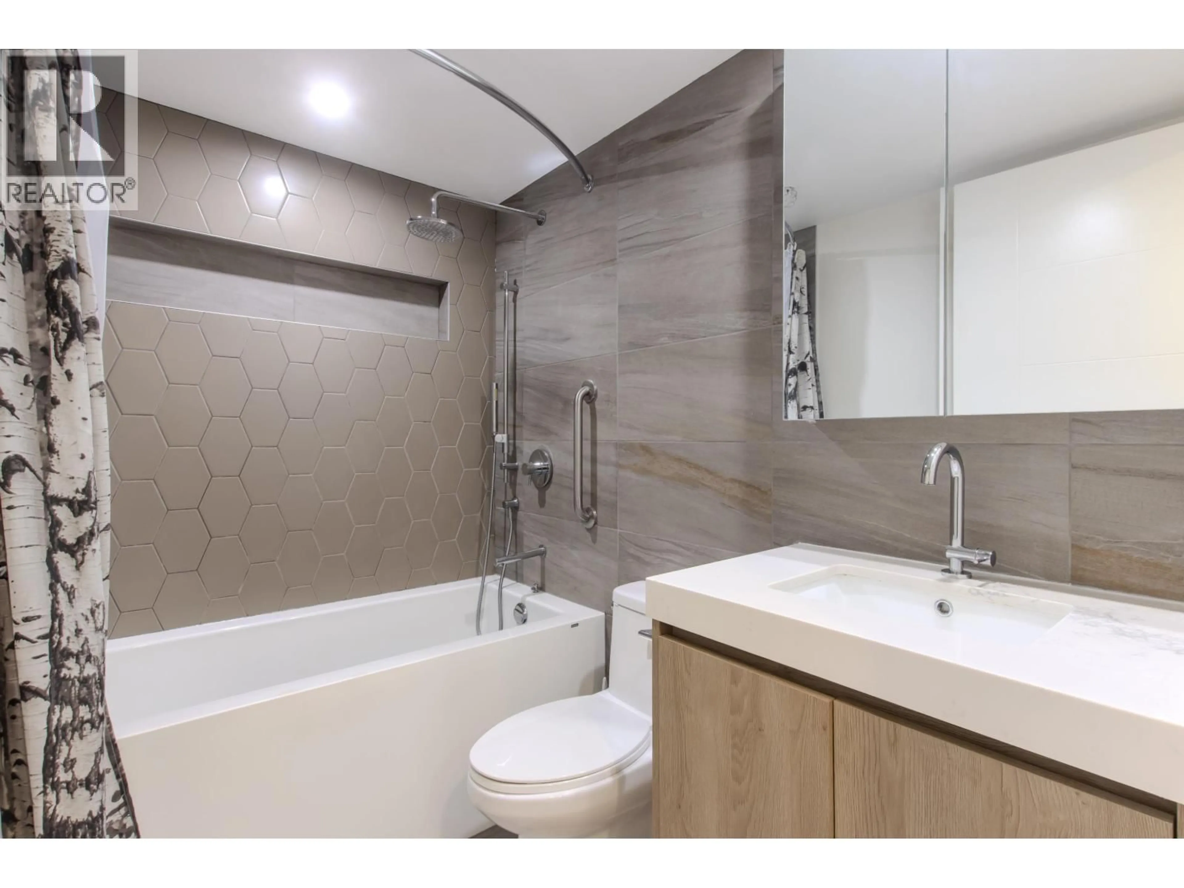 Standard bathroom, ceramic/tile floor for 610 - 38362 BUCKLEY AVENUE, Squamish British Columbia V8B0J8