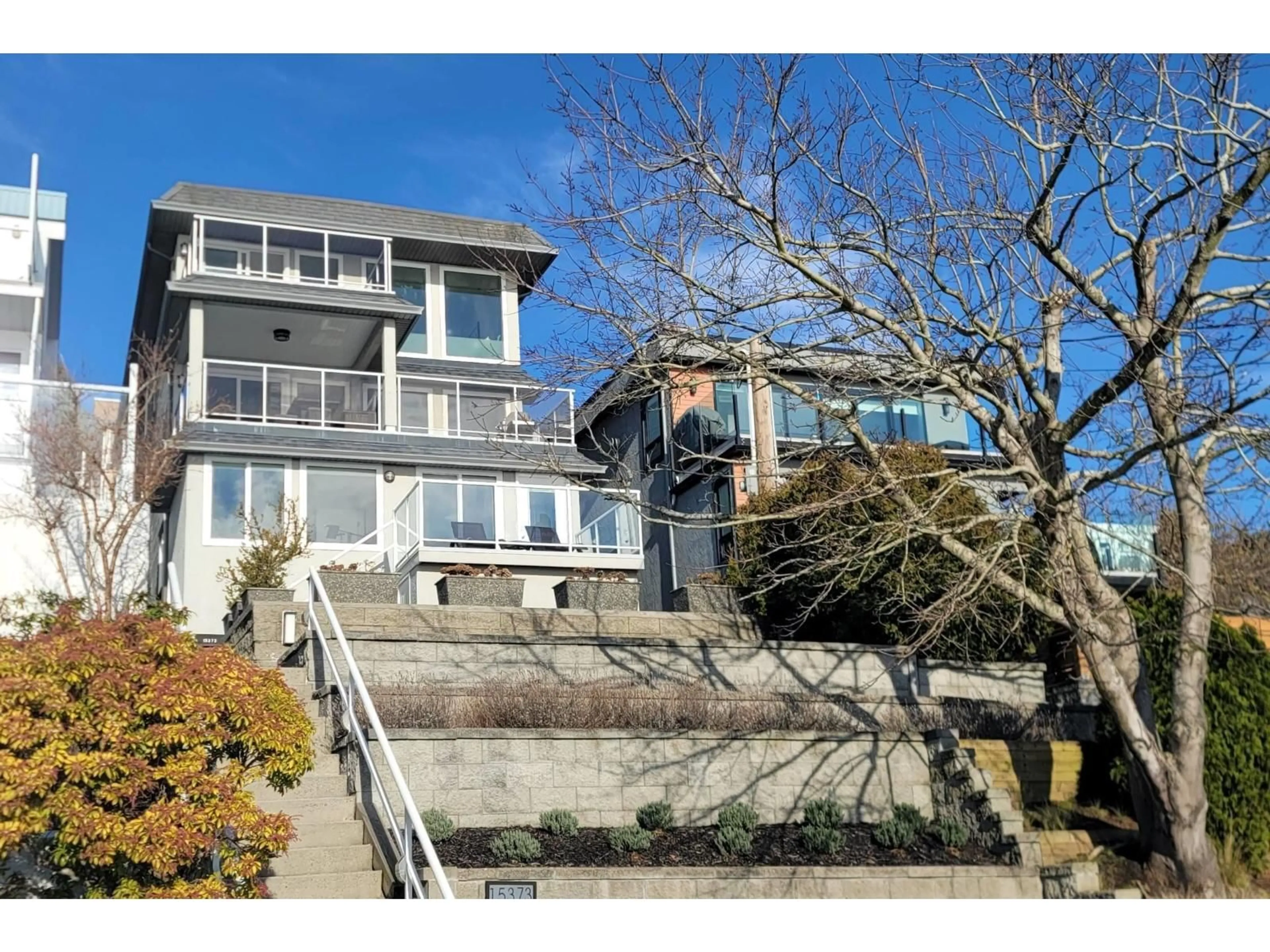 Stairs for 15373 VICTORIA AVENUE, White Rock British Columbia V4B1H1