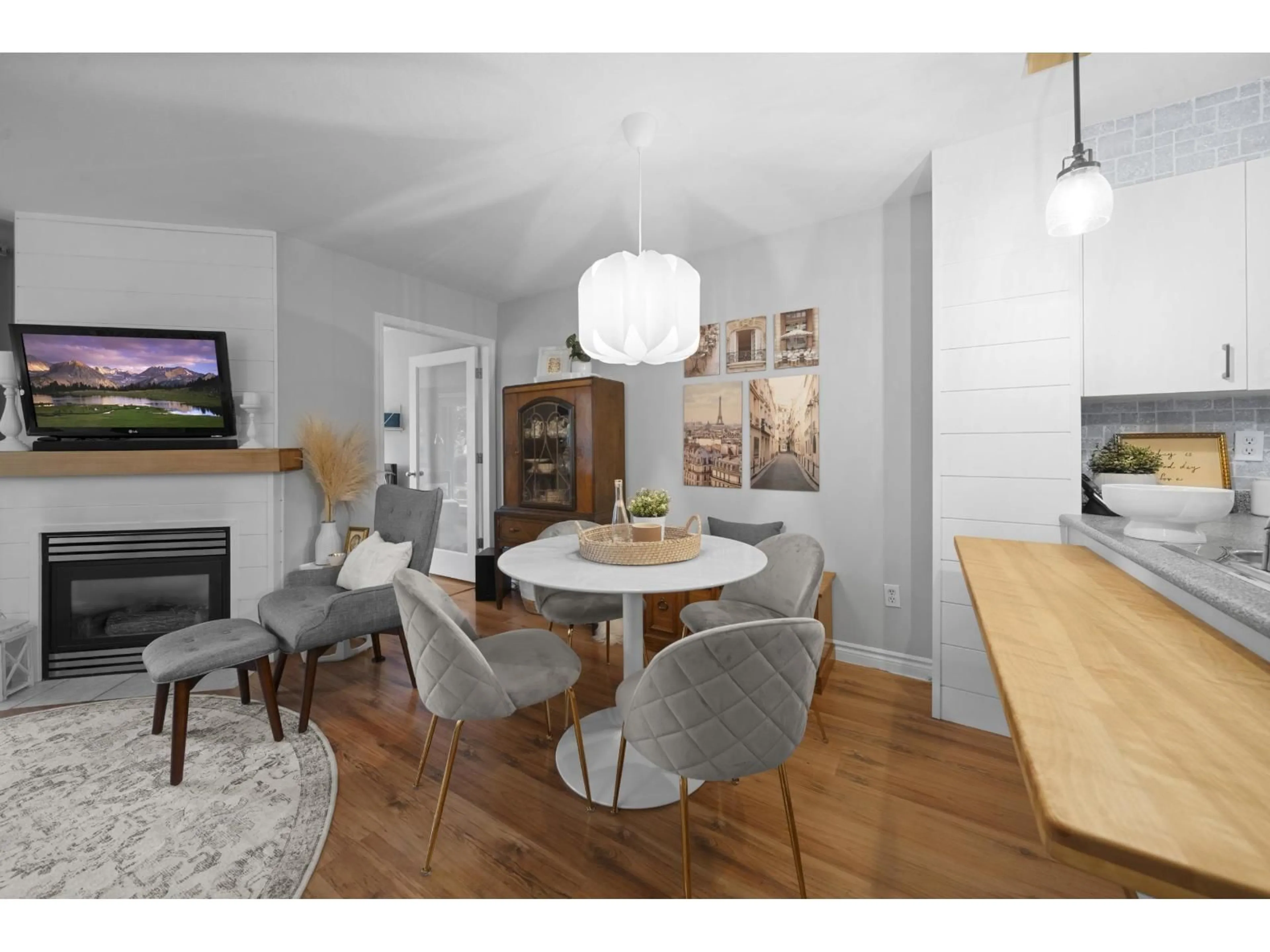 Dining room, wood/laminate floor for 215 - 6359 198TH STREET, Langley British Columbia V2Y2E3