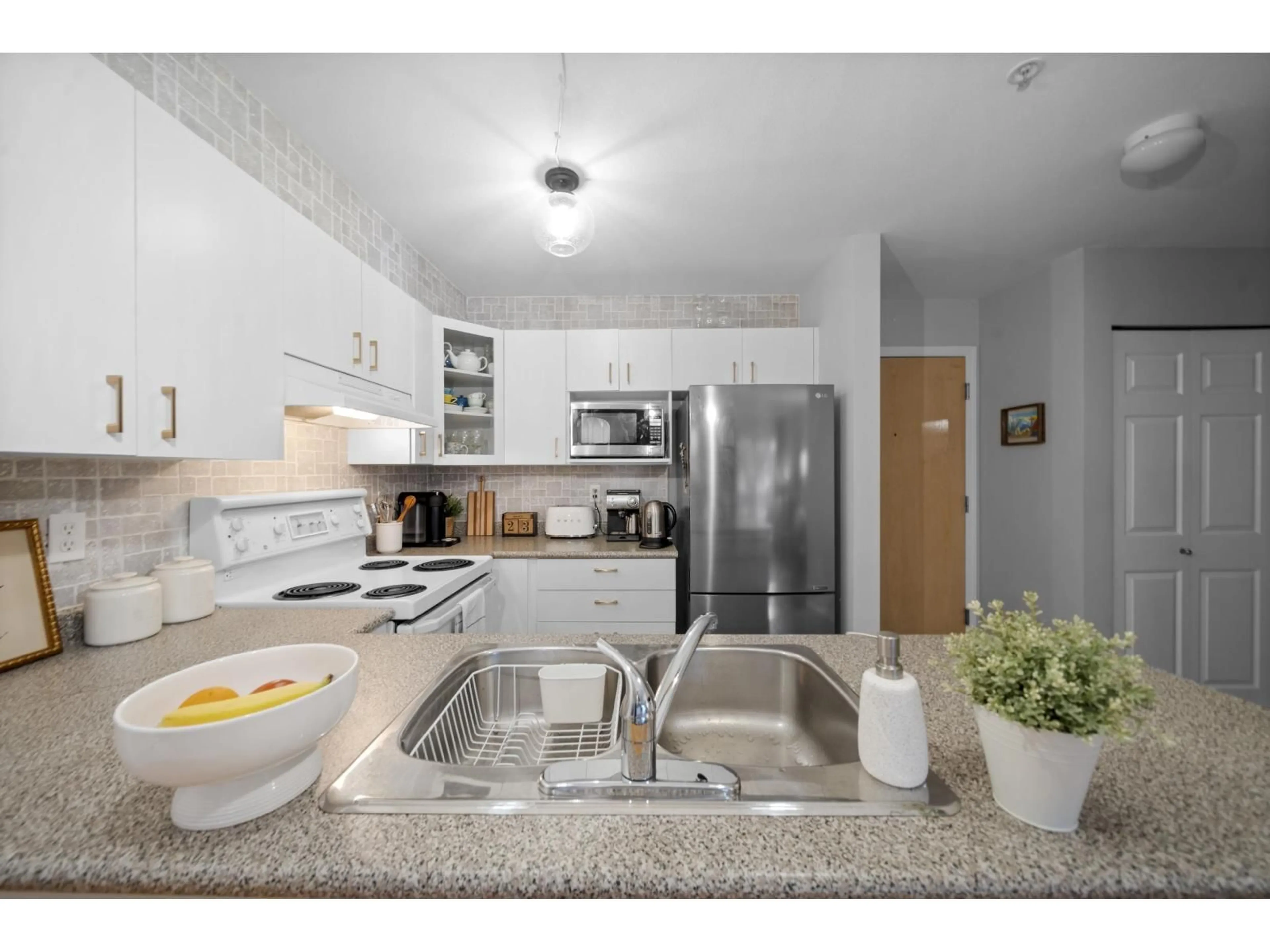 Standard kitchen, unknown for 215 - 6359 198TH STREET, Langley British Columbia V2Y2E3