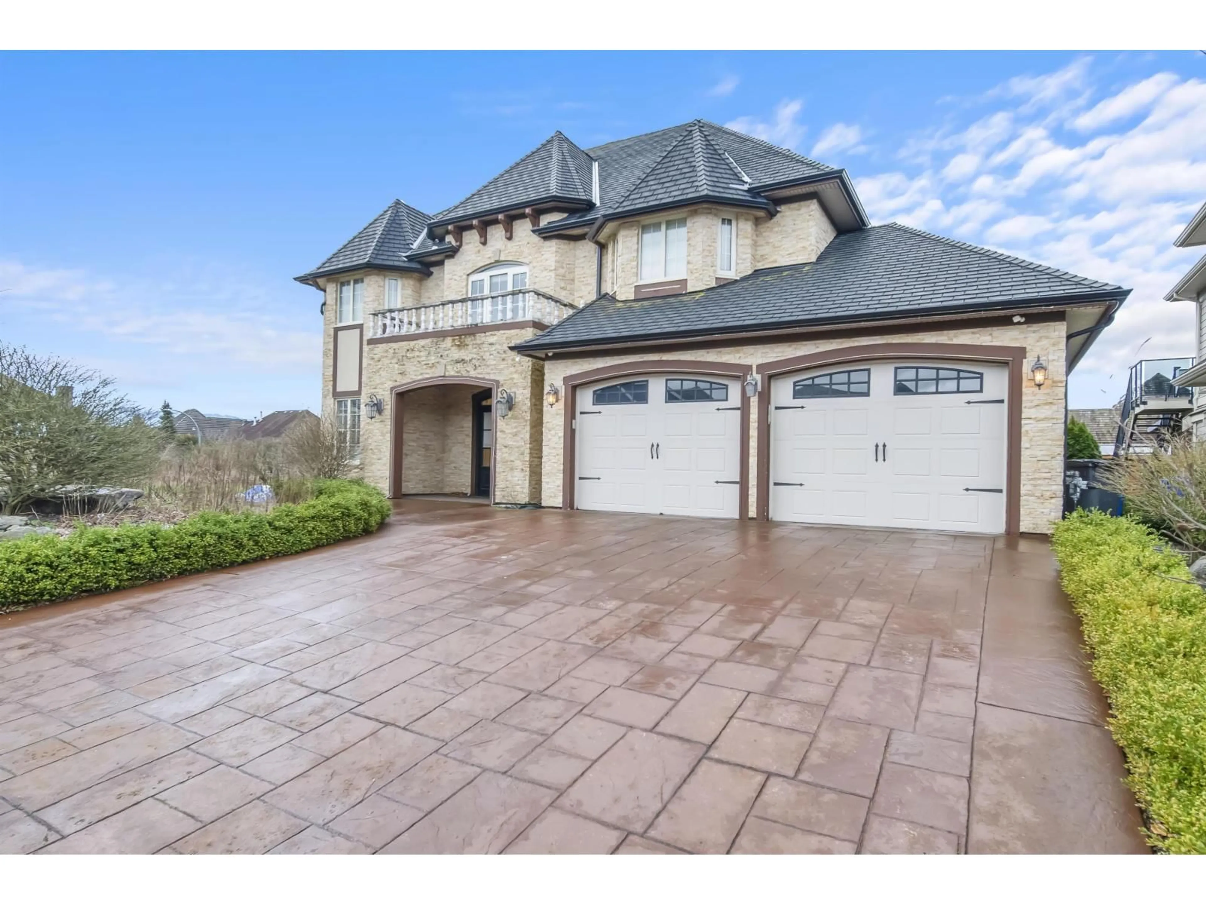 A pic from outside/outdoor area/front of a property/back of a property/a pic from drone, street for 35632 EAGLE VIEW PLACE, Abbotsford British Columbia V3G0C8