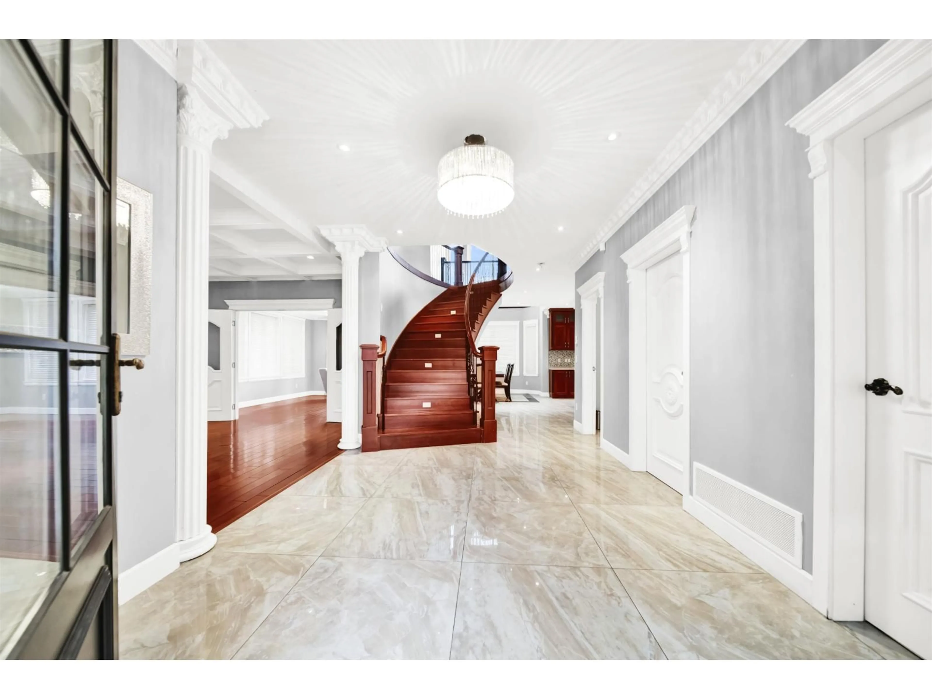 Indoor foyer for 35632 EAGLE VIEW PLACE, Abbotsford British Columbia V3G0C8