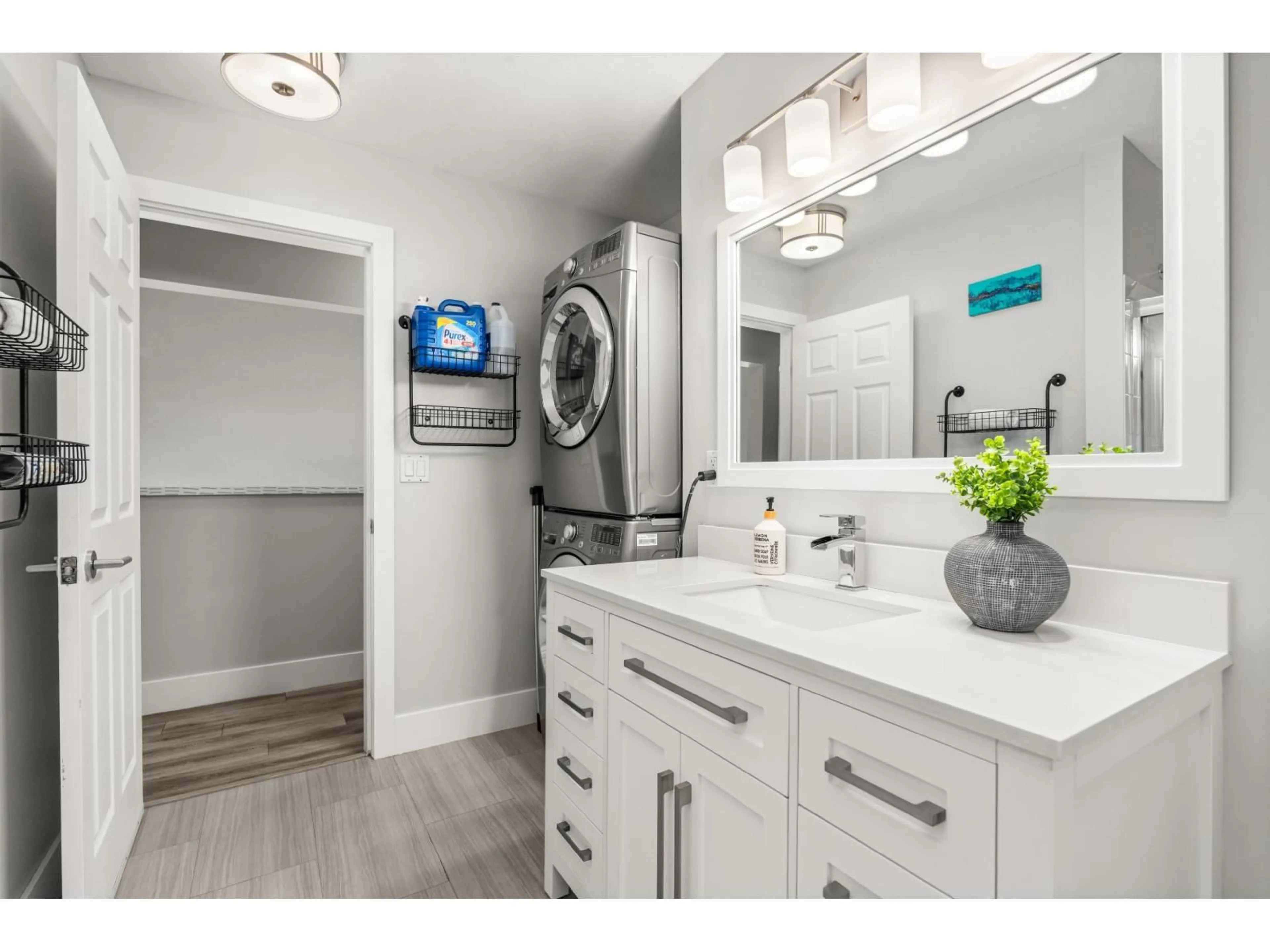 Laundry room for 36047 OLD YALE ROAD, Abbotsford British Columbia V3G2C6