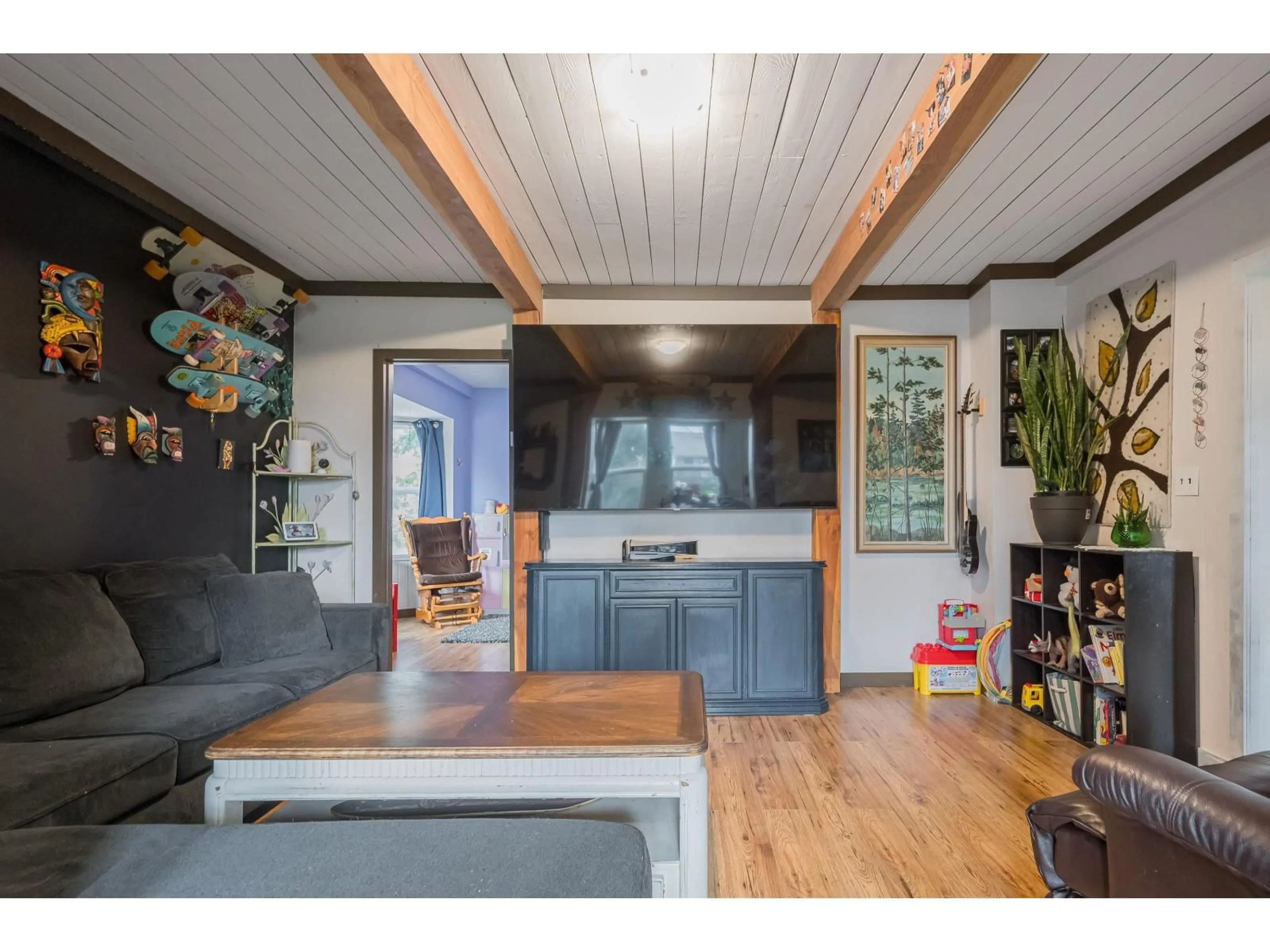 Open concept kitchen, wood/laminate floor for 34587 FERGUSON AVENUE, Mission British Columbia V2V6P7