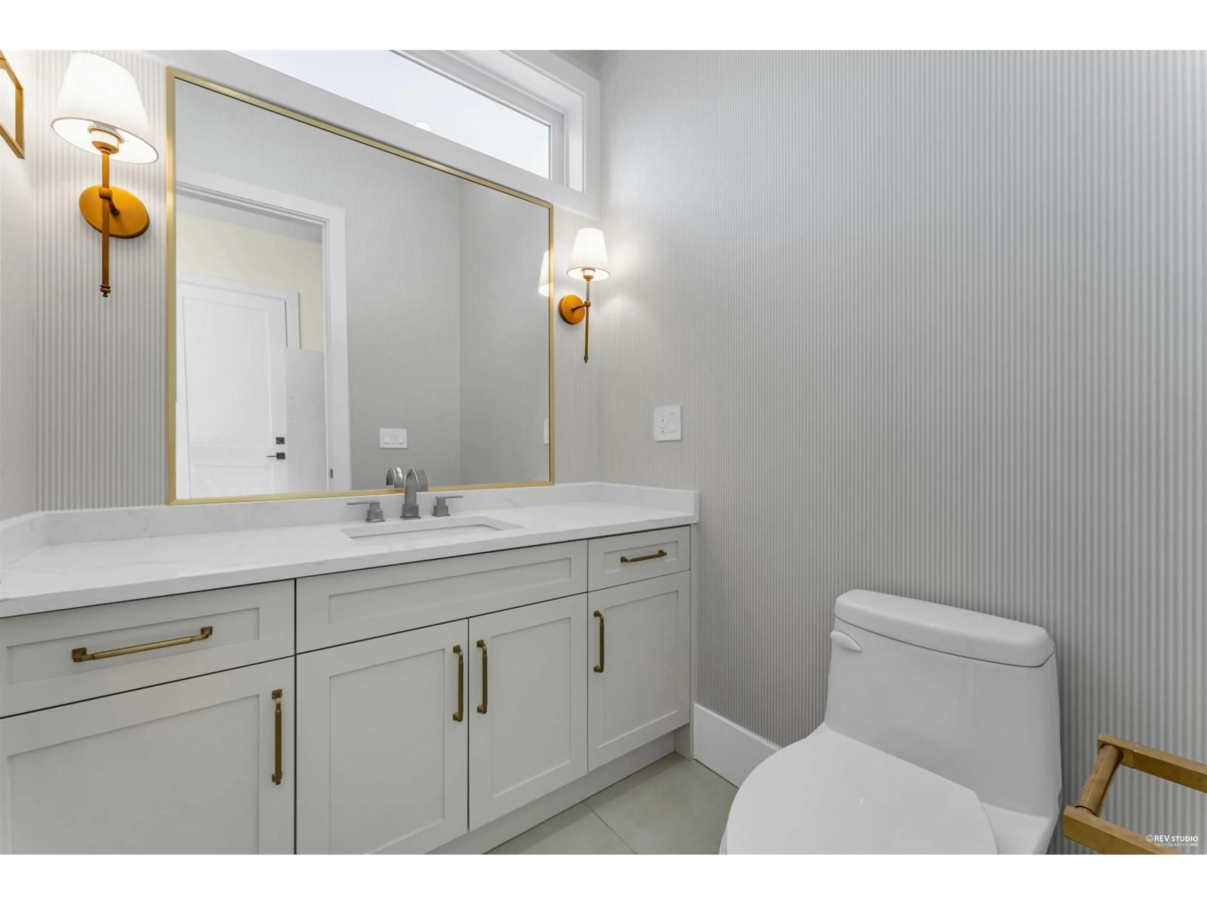 Standard bathroom, ceramic/tile floor for 11741 80 AVENUE, Delta British Columbia V4C1Y1