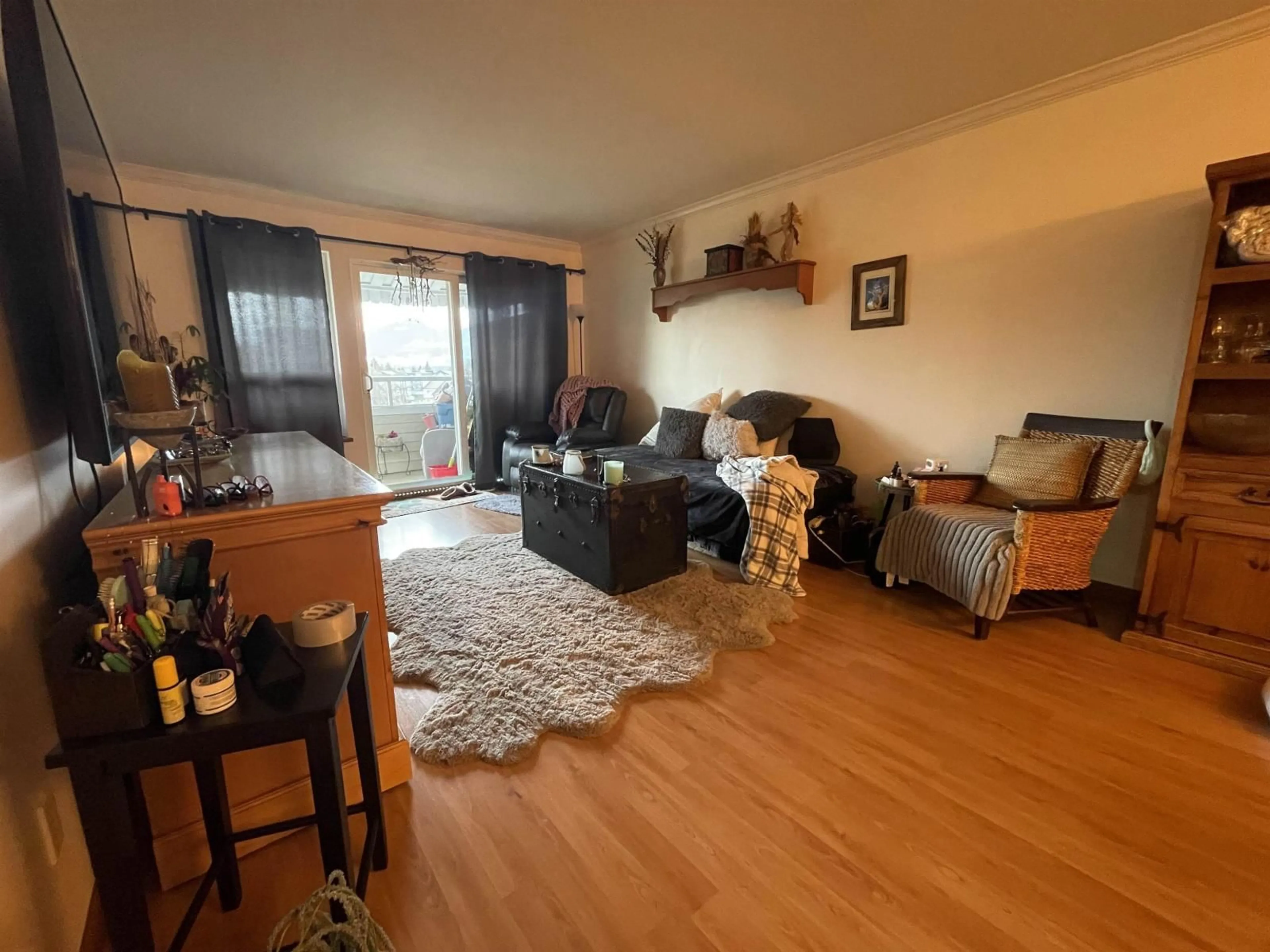 Living room with furniture, unknown for 302 - 46005 BOLE AVENUE, Chilliwack British Columbia V2P7W7