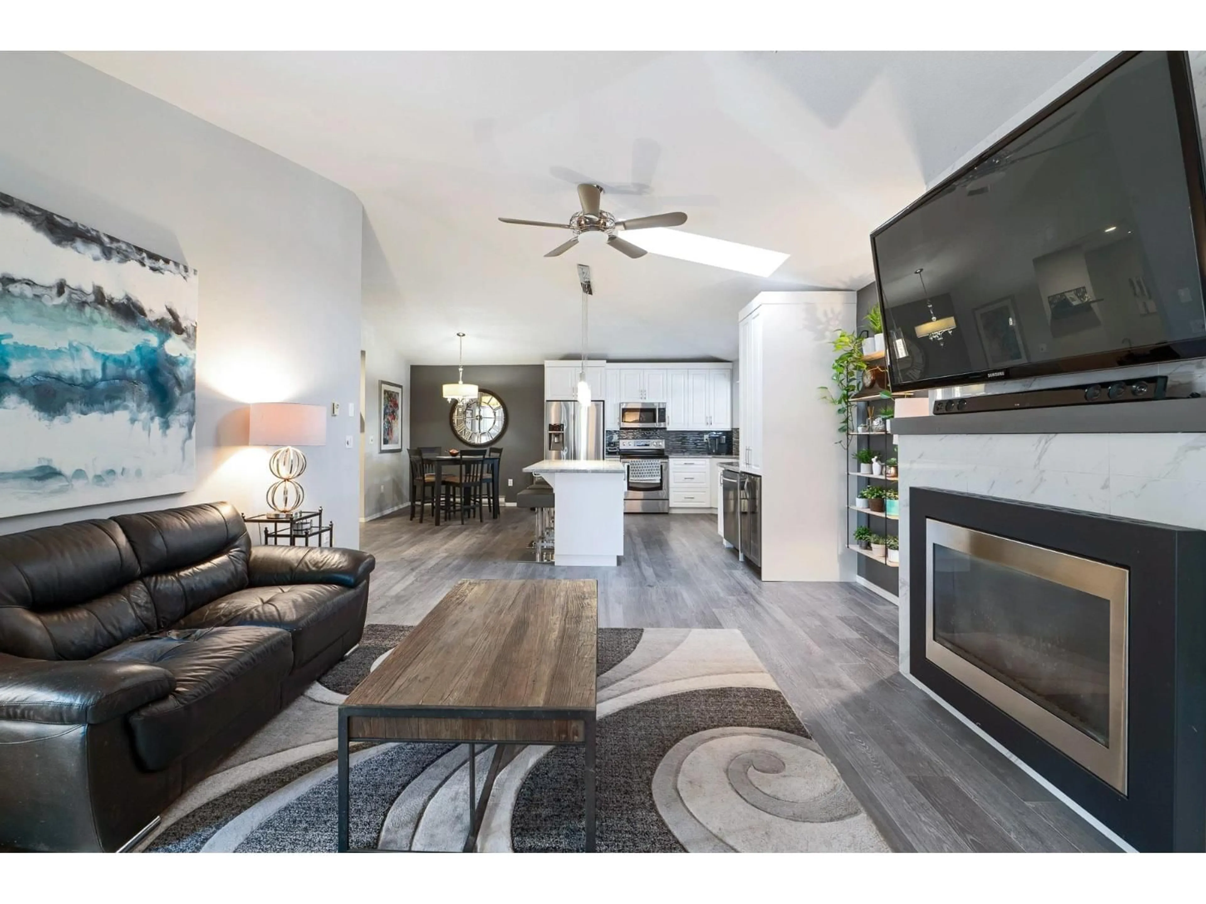 Living room with furniture, unknown for 305 - 19721 64 AVENUE, Langley British Columbia V2Y1L1