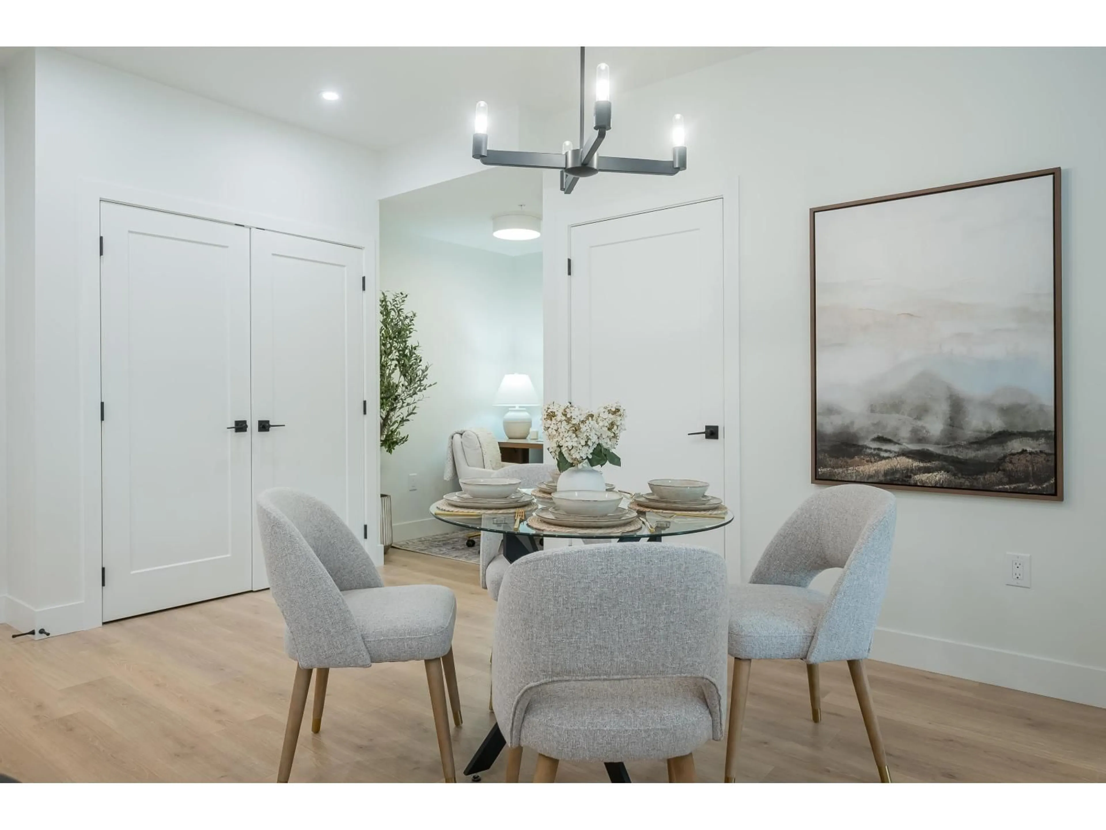 Dining room, wood/laminate floor for 201 - 46185 THOMAS ROAD, Chilliwack British Columbia V2R6H3