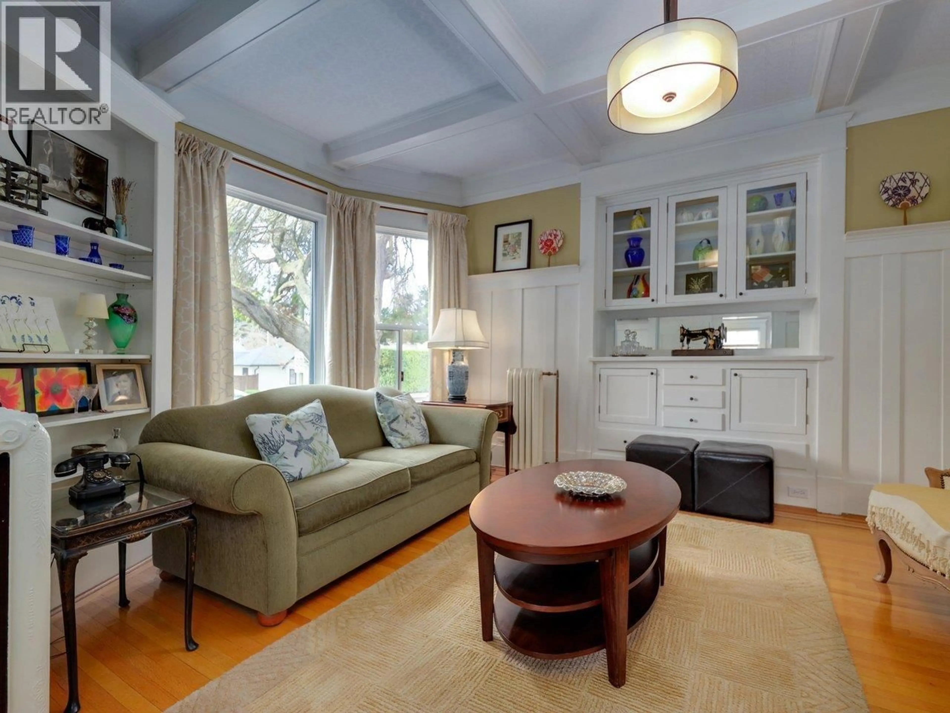 Living room with furniture, unknown for 3480 YUKON STREET, Vancouver British Columbia V5Y3S2