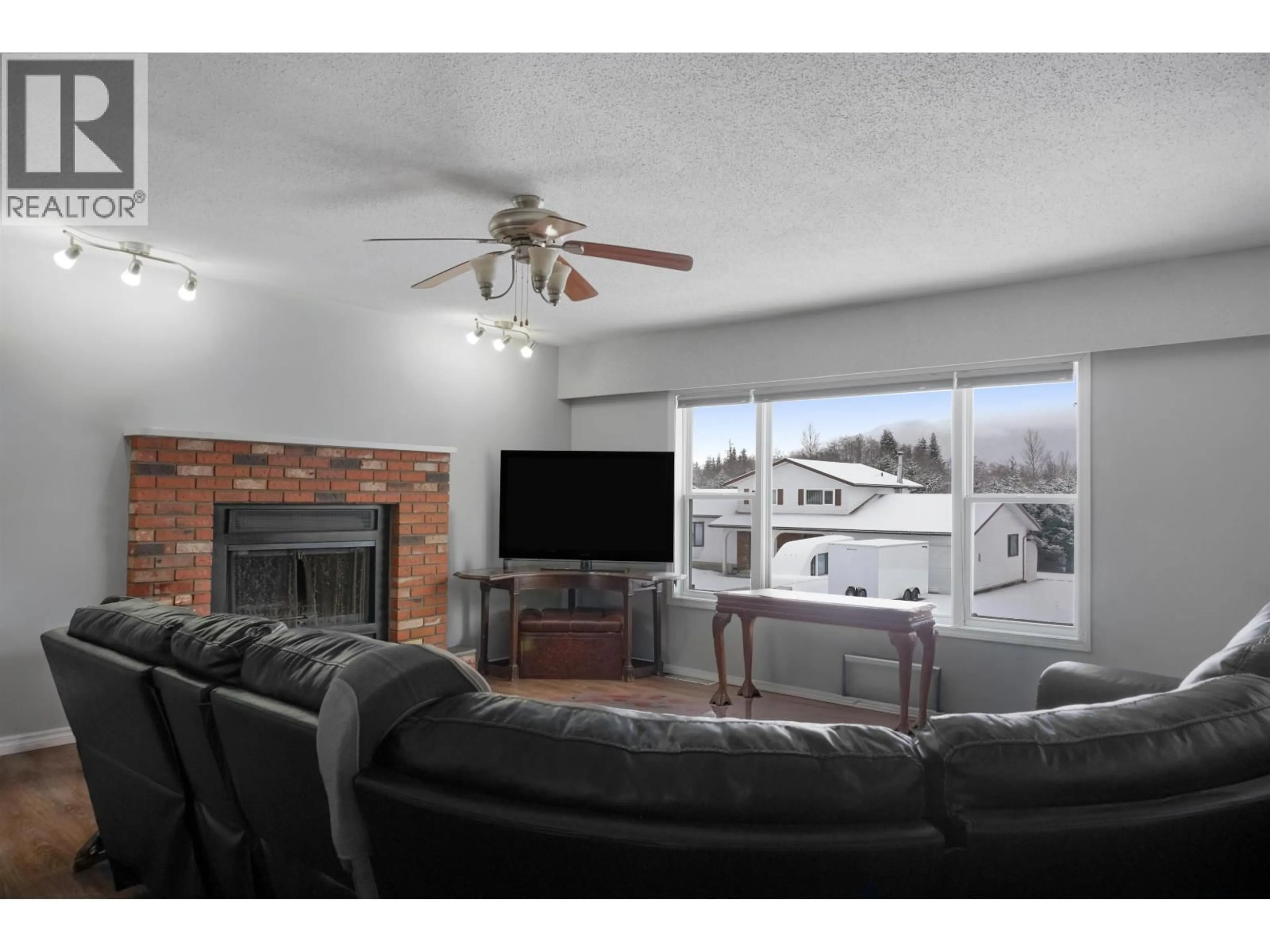Living room with furniture, unknown for 32 SMITH STREET, Kitimat British Columbia V8C2L6