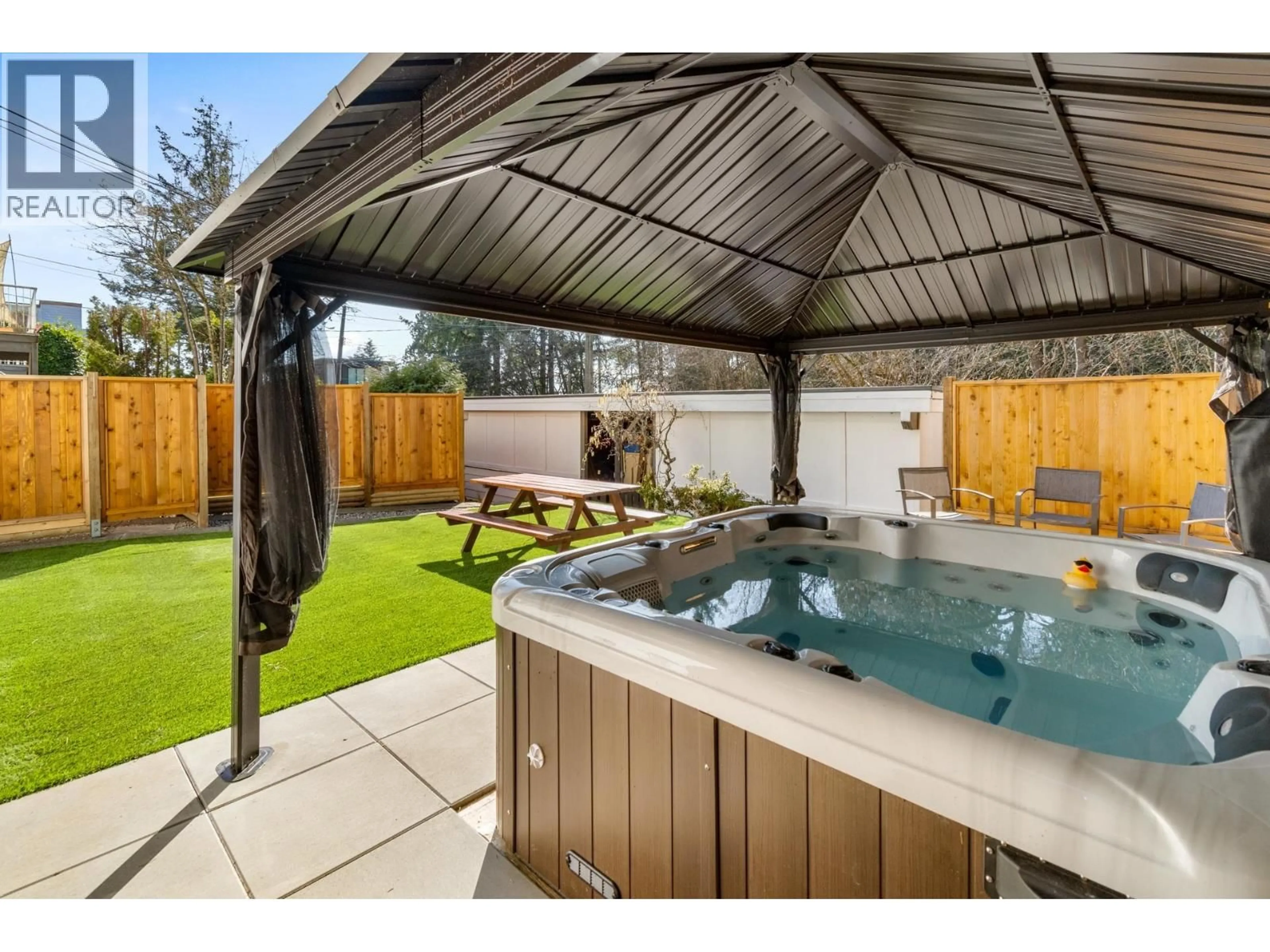 Unknown for 1955 CHESTERFIELD AVENUE, North Vancouver British Columbia V7M2P4