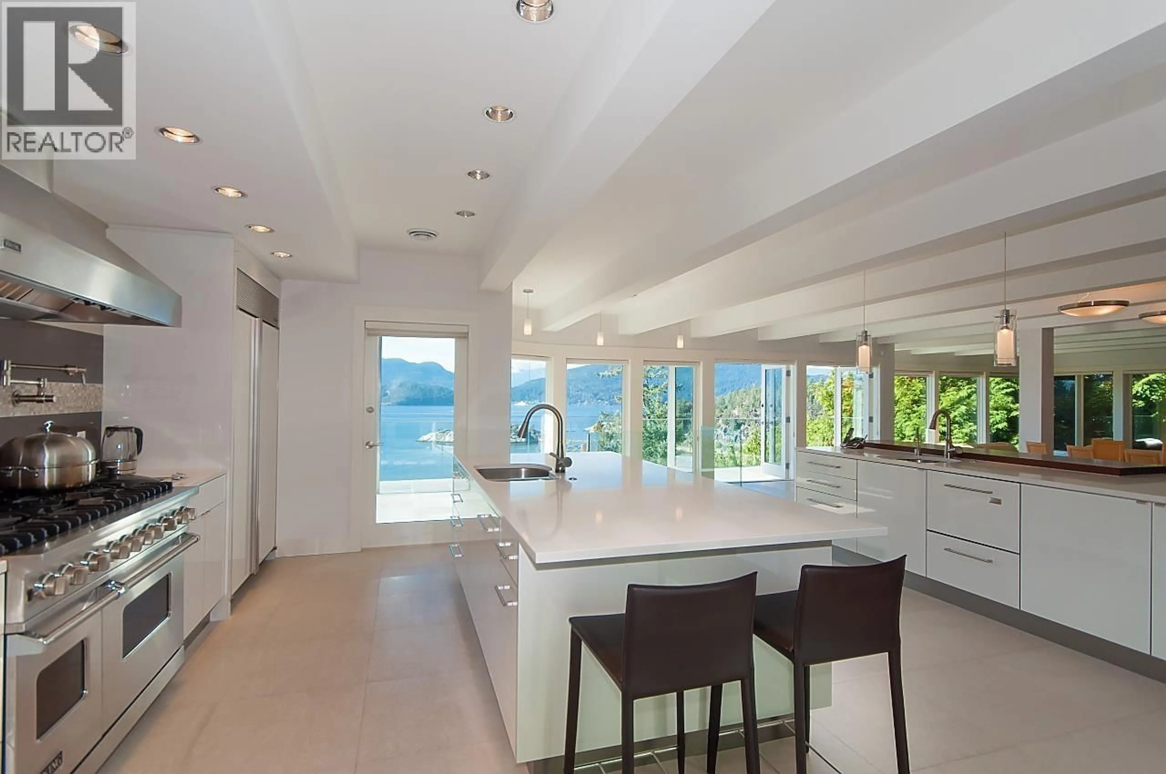 Open concept kitchen, ceramic/tile floor for 6175 NELSON AVENUE, West Vancouver British Columbia V7W2A1