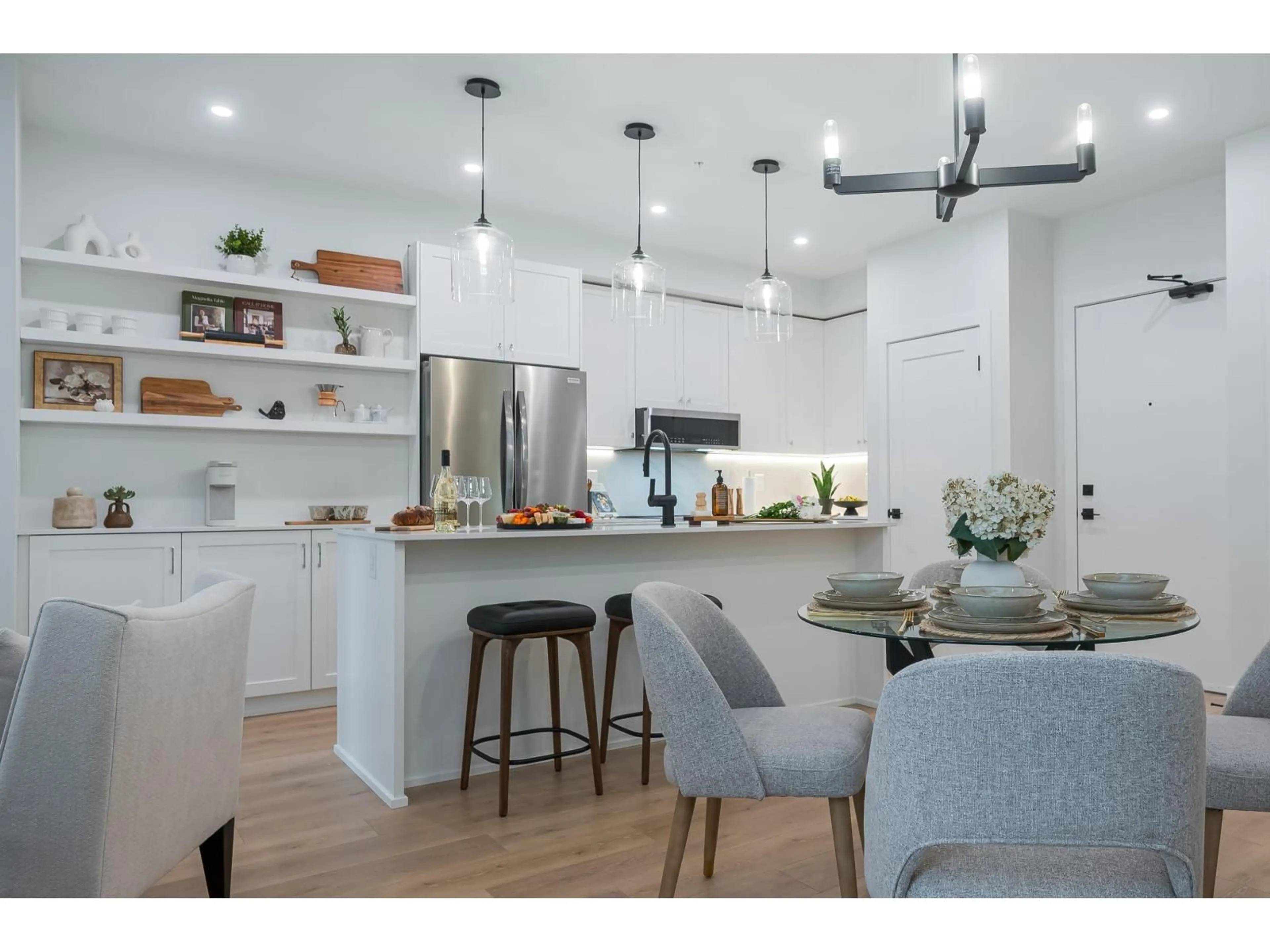 Open concept kitchen, wood/laminate floor for 310 - 46185 THOMAS ROAD, Chilliwack British Columbia V2R6H3