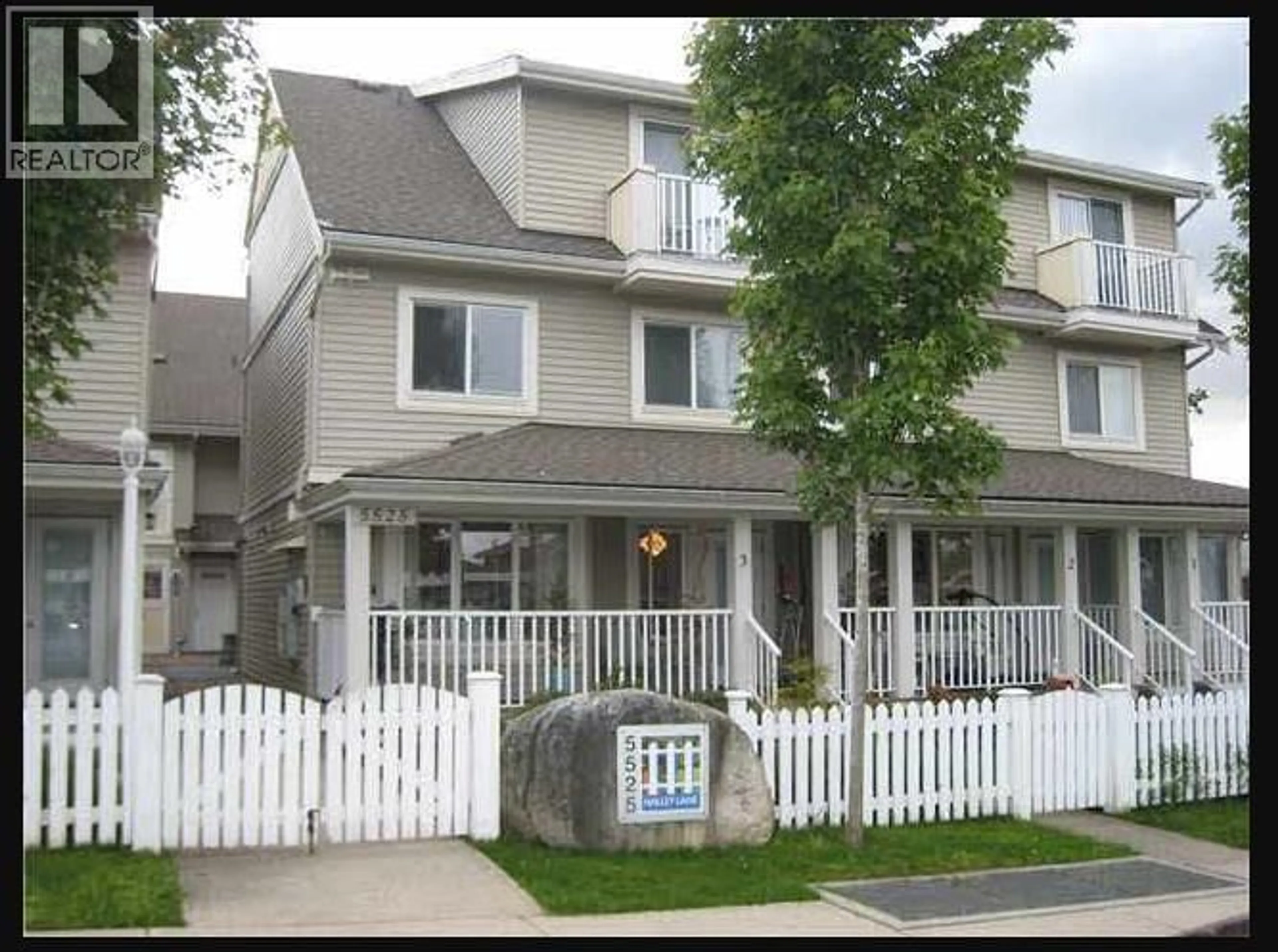 Home with vinyl exterior material, street for 3 - 5525 HALLEY AVENUE, Burnaby British Columbia V5H2R1