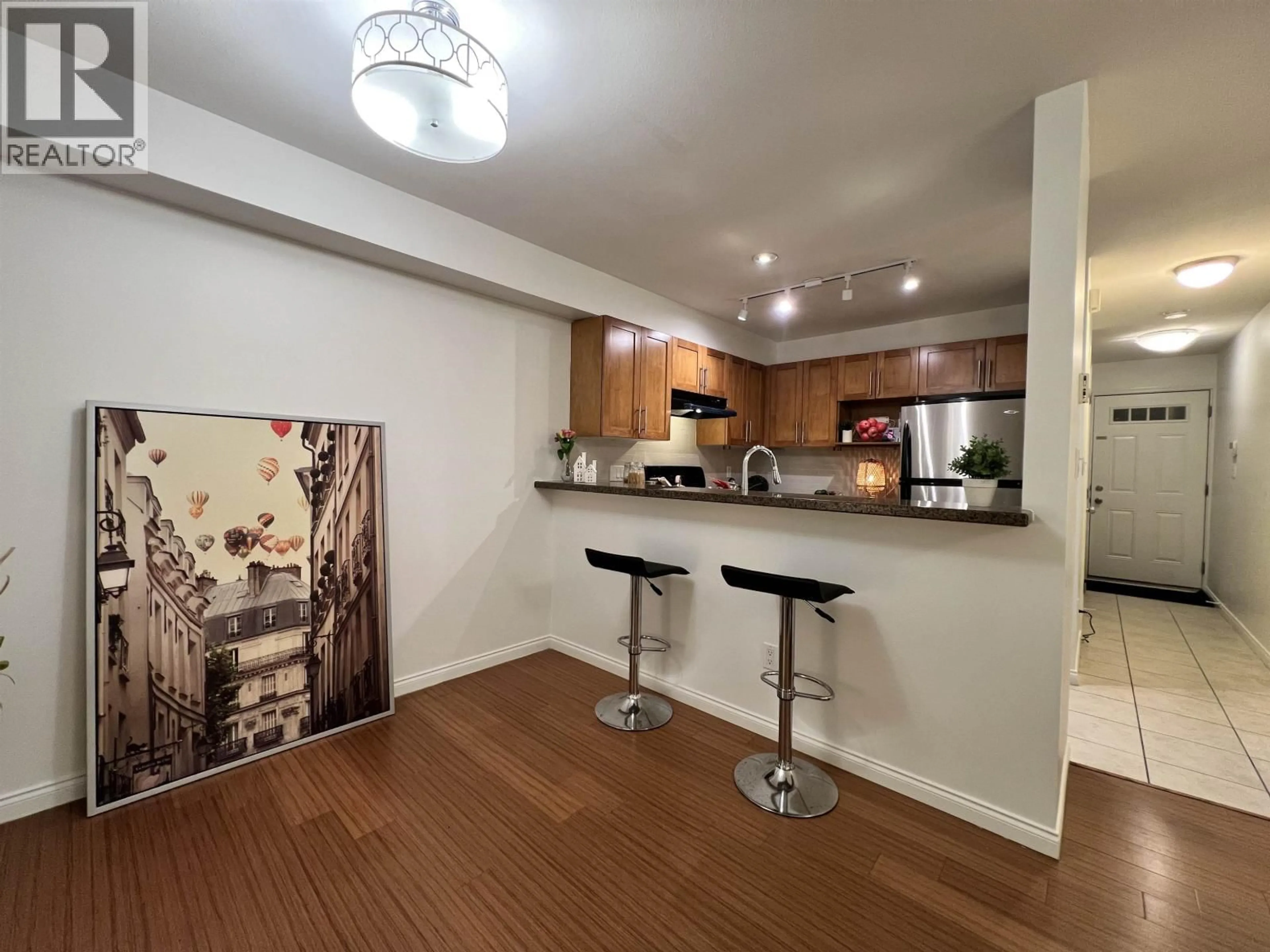 Open concept kitchen, wood/laminate floor for 3 - 5525 HALLEY AVENUE, Burnaby British Columbia V5H2R1