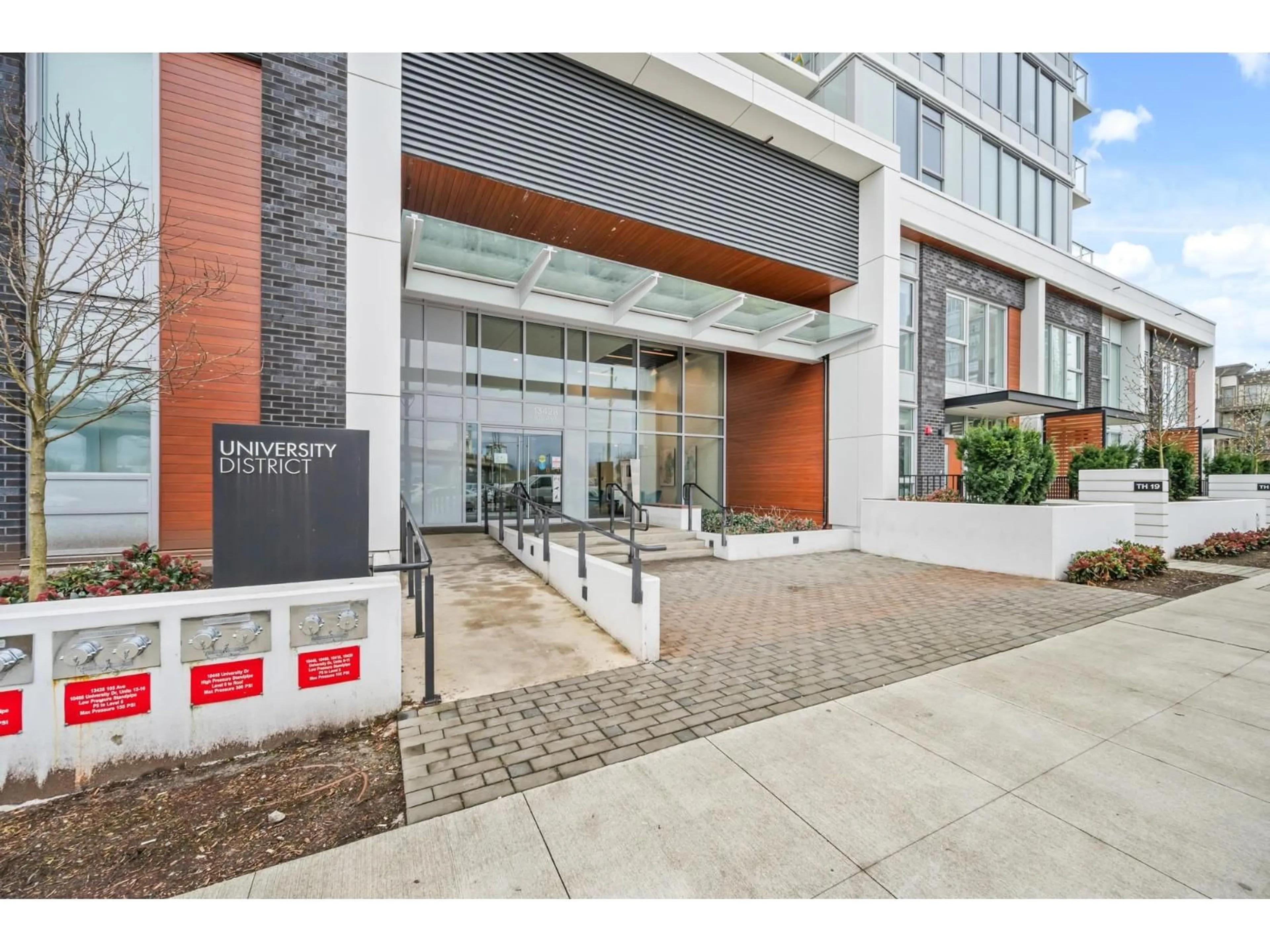 Indoor foyer for 2802 - 13428 105 AVENUE, Surrey British Columbia V3T0S6