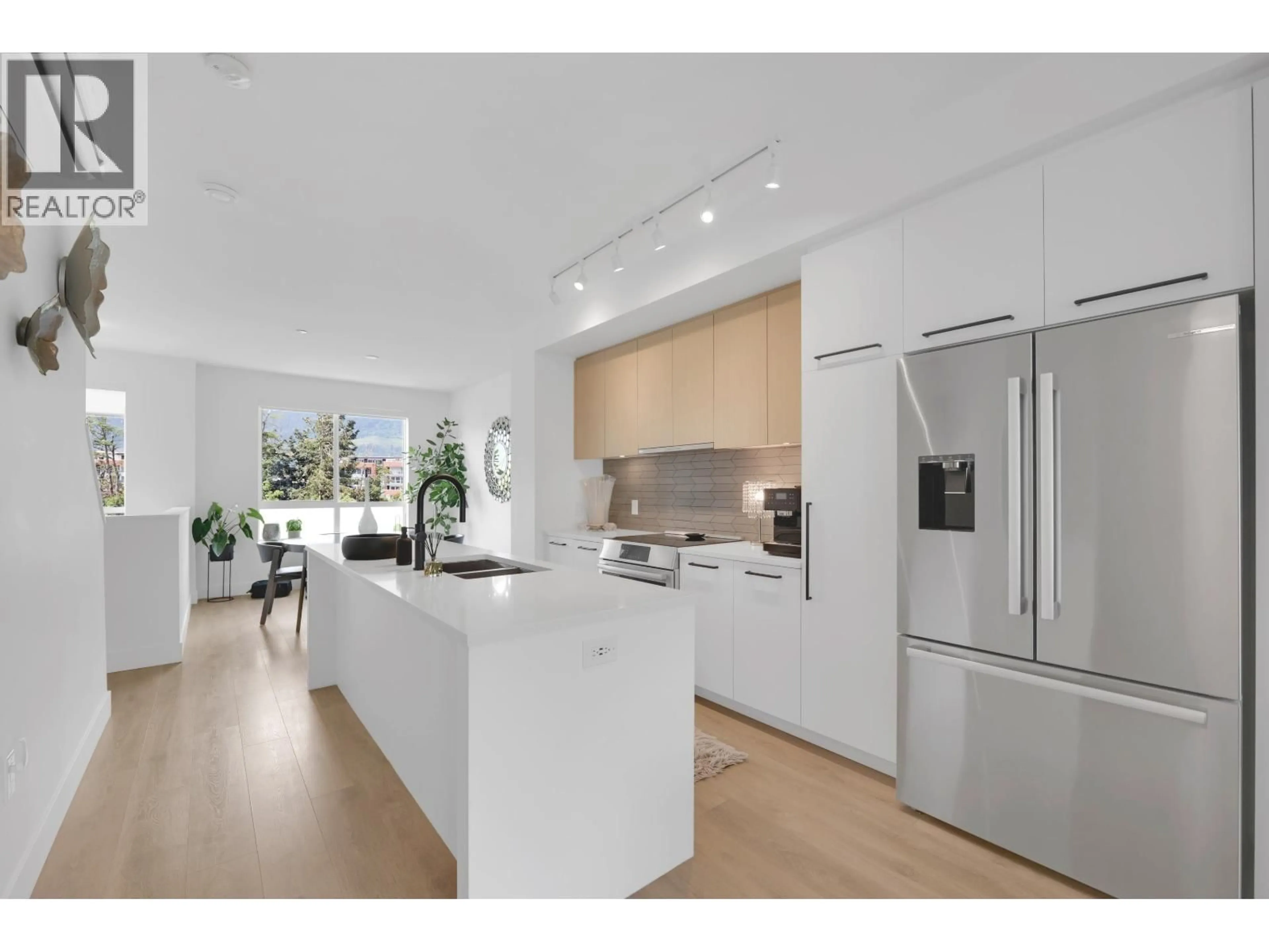 Open concept kitchen, unknown for 38043 HELM WAY, Squamish British Columbia V8B1E6