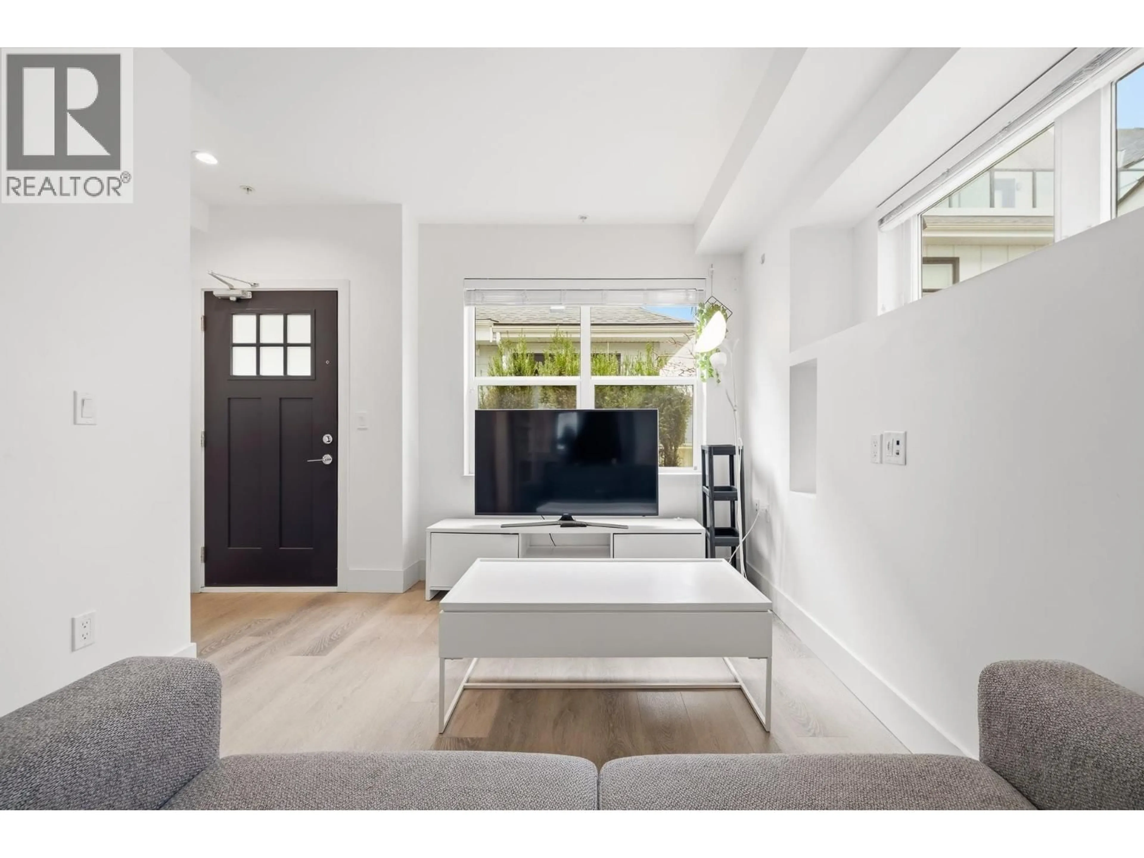 Unknown for 401 - 6933 ARCOLA STREET, Burnaby British Columbia V5E1H5