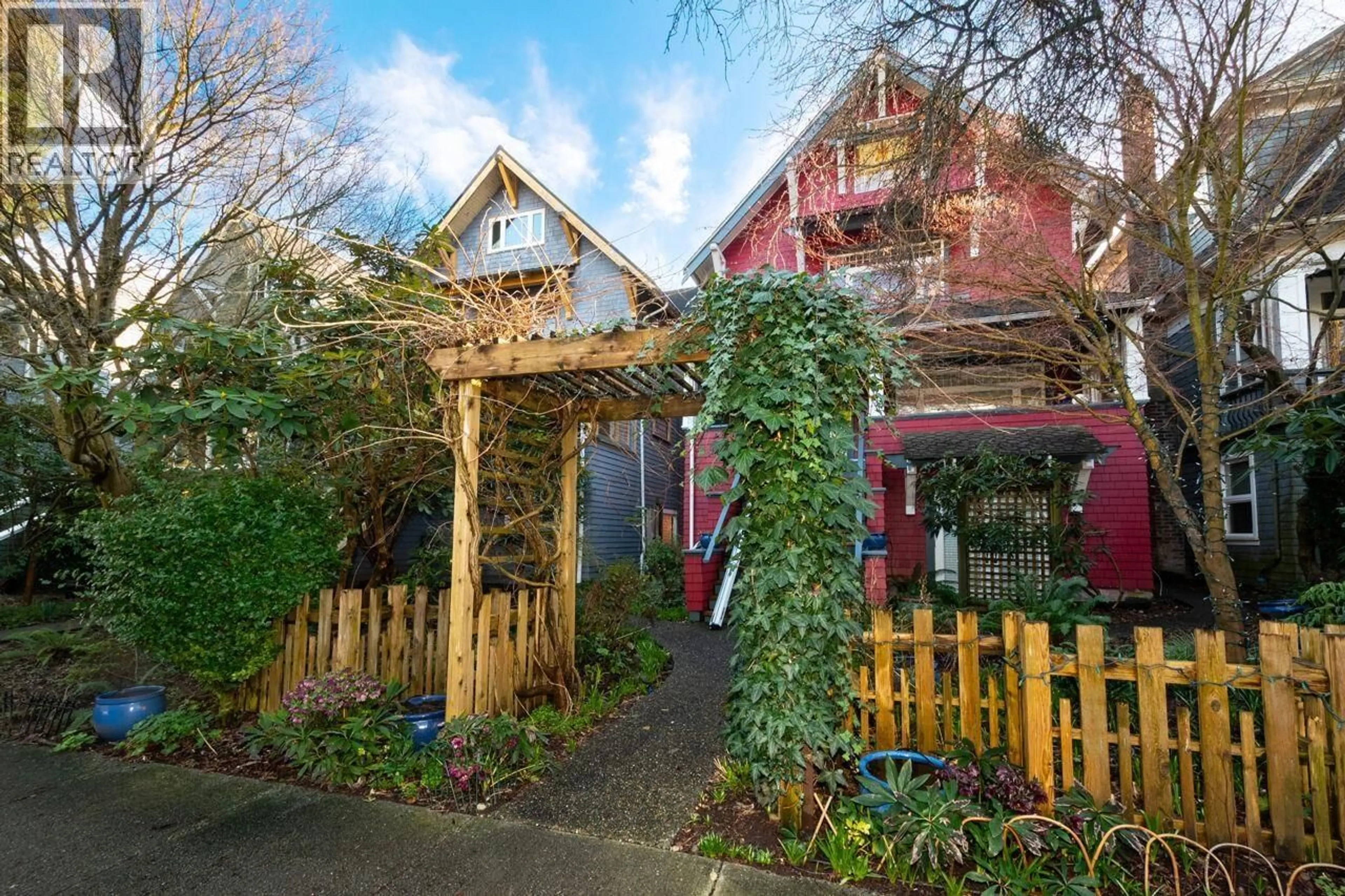 A pic from outside/outdoor area/front of a property/back of a property/a pic from drone, street for 2912-14 3RD AVENUE, Vancouver British Columbia V6K1M7