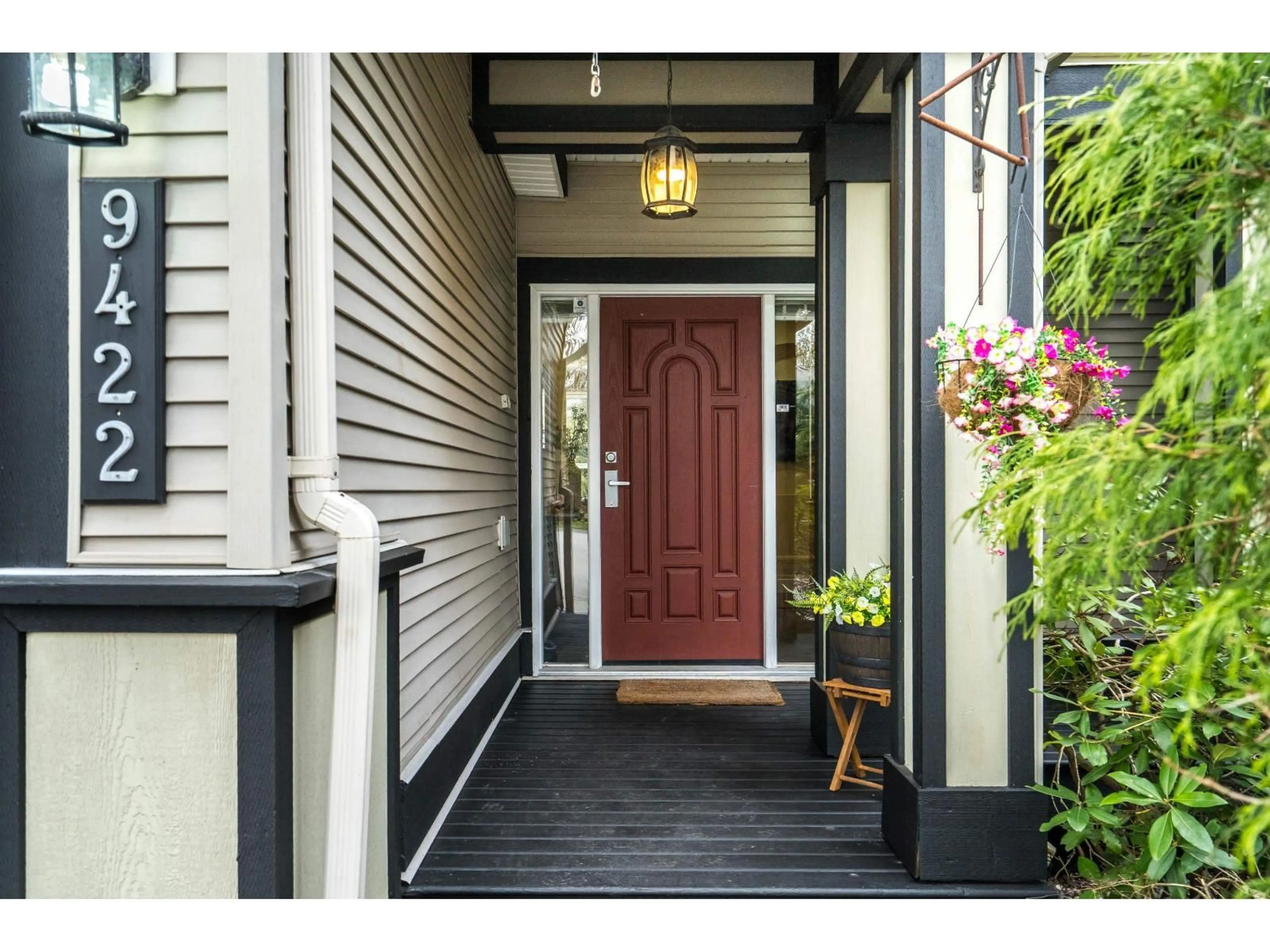 Indoor entryway for 9422 216A AVENUE, Langley British Columbia V1M4E2
